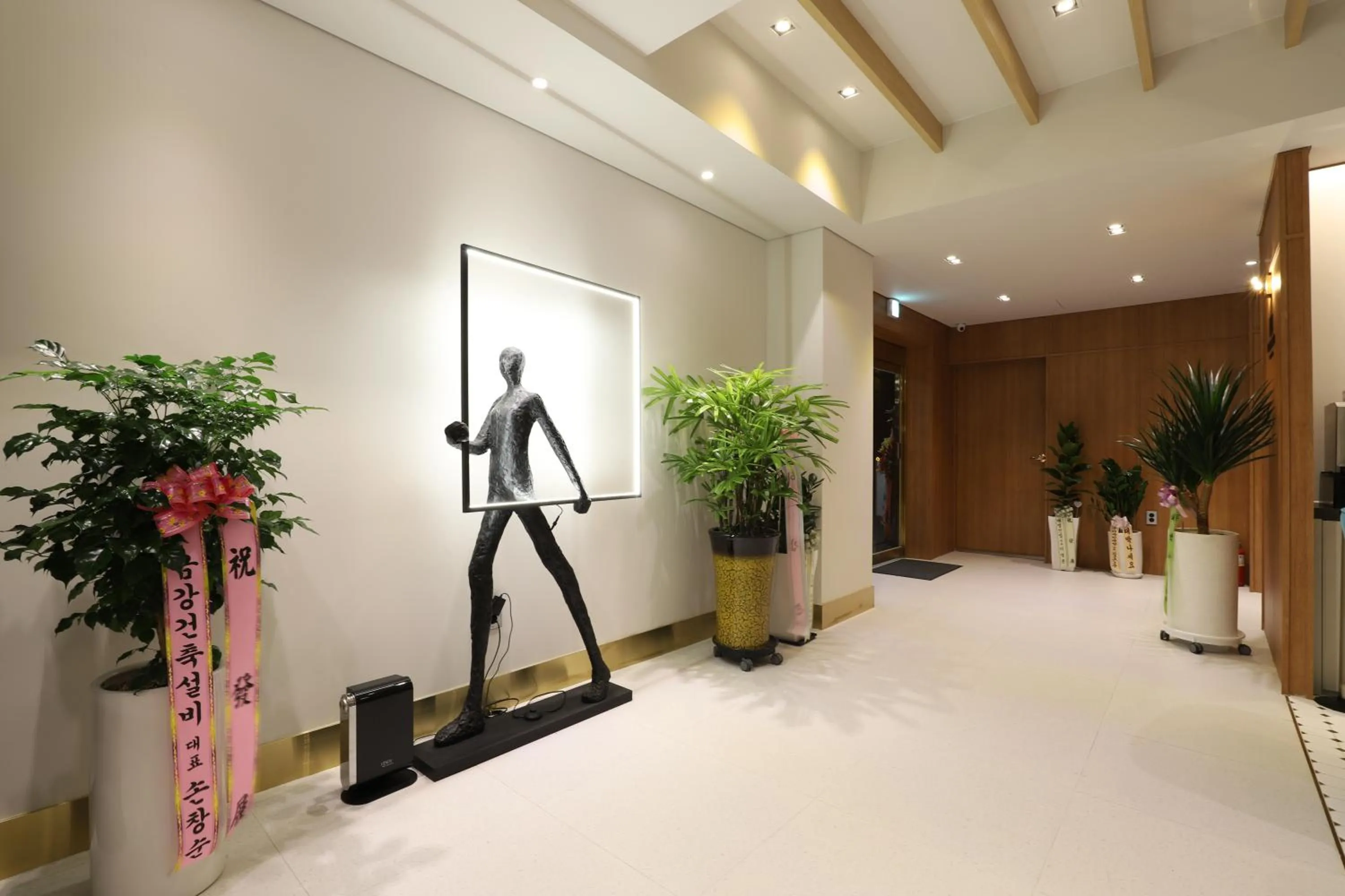 H Avenue Hotel Minam