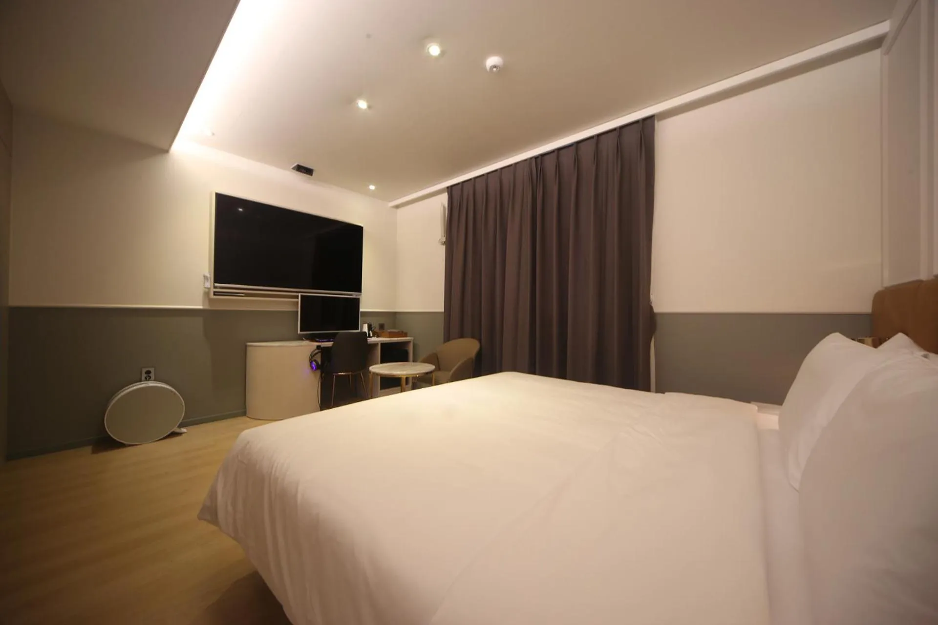 Bed in H Avenue Hotel Minam
