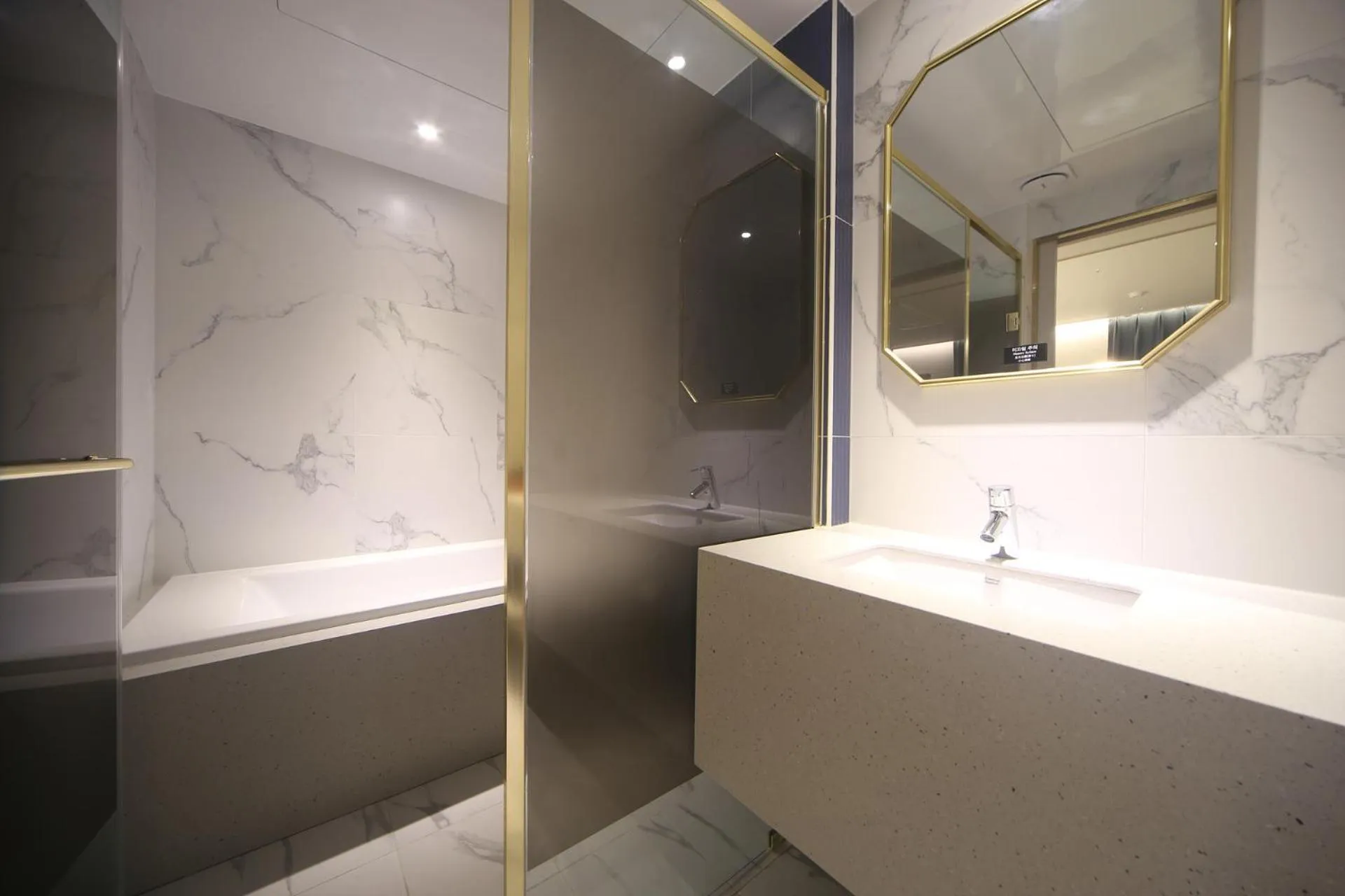 H Avenue Hotel Minam