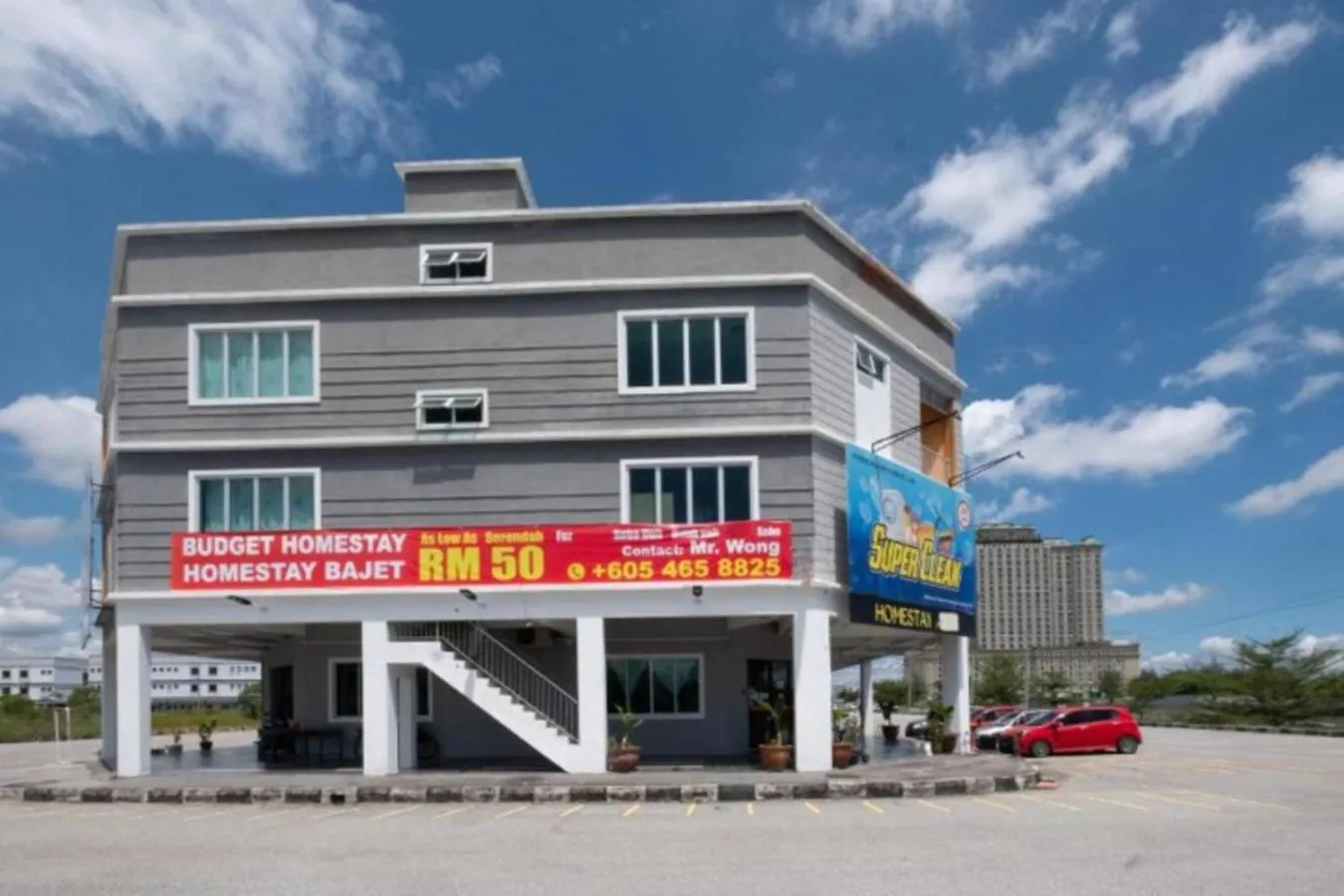 Facade/entrance in Summer Hotel