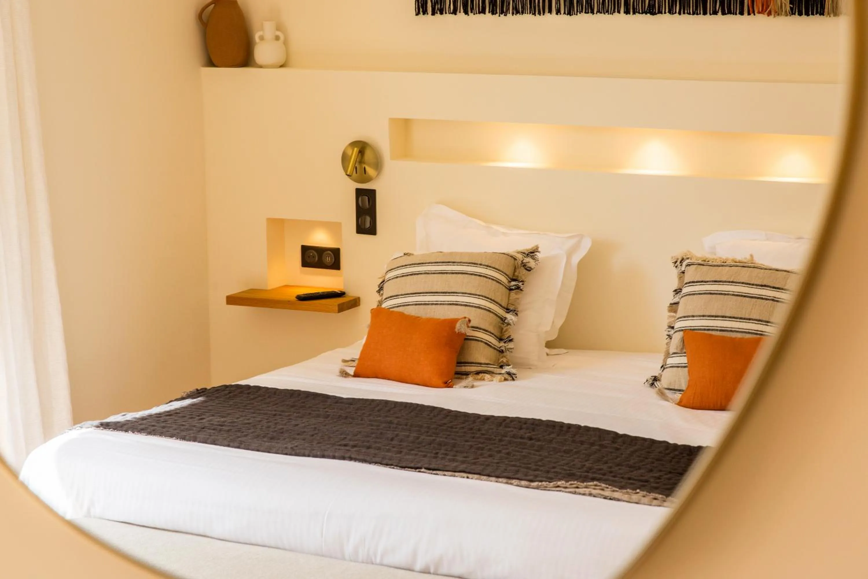 Bedroom, Bed in Hôtel La Caravelle