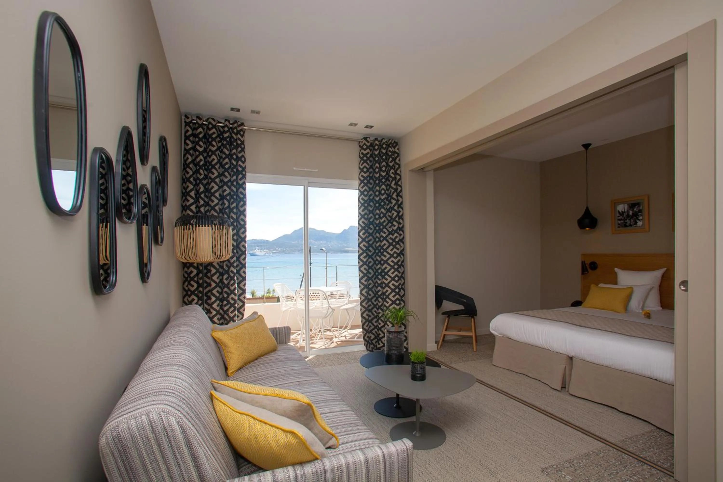 Bedroom, Bed in Hôtel La Caravelle