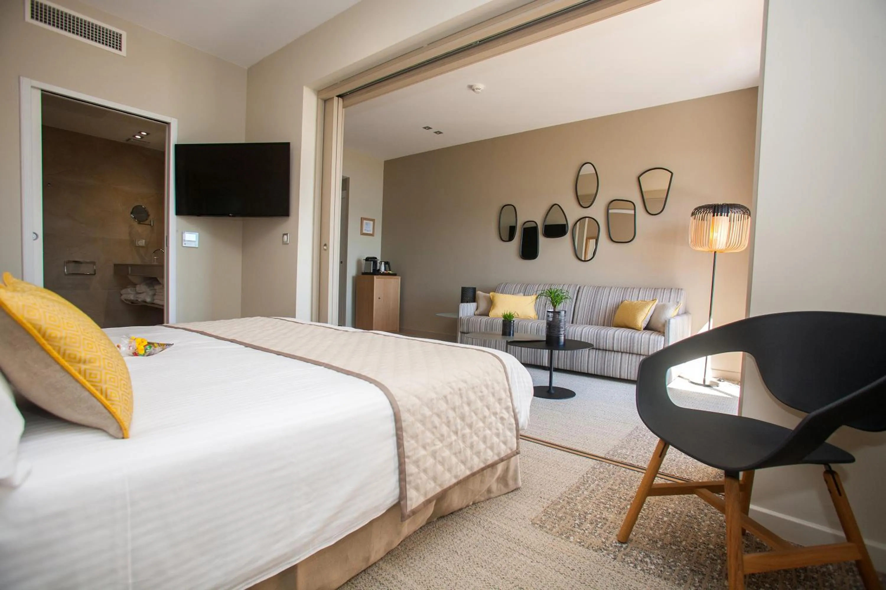 Photo of the whole room, Bed in Hôtel La Caravelle