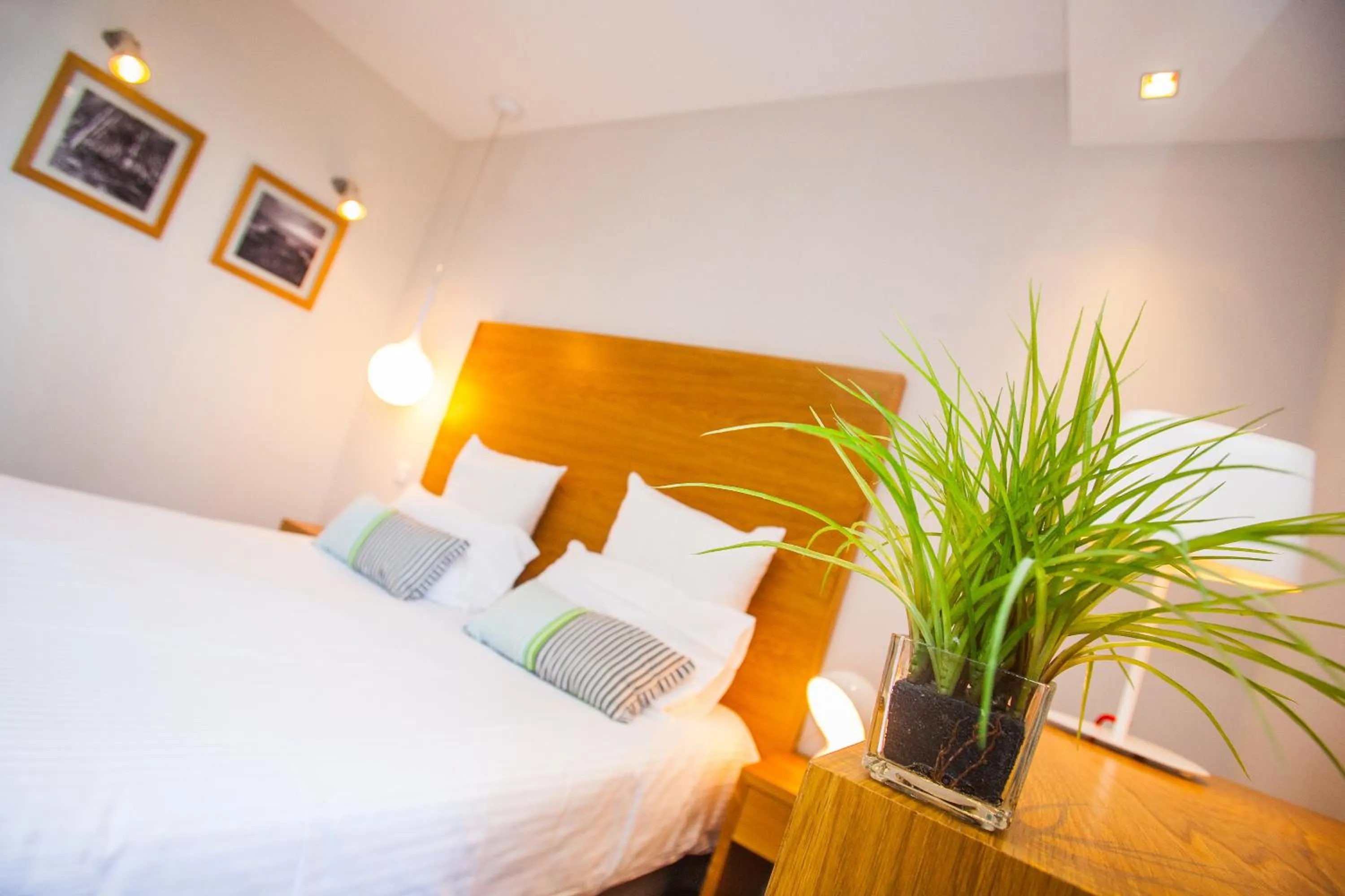 Bedroom, Bed in Hôtel La Caravelle