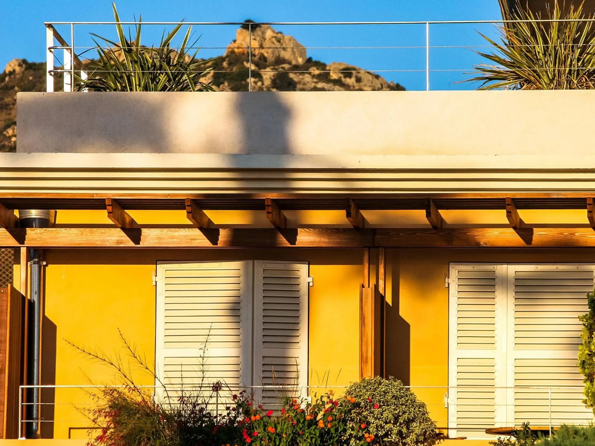 Property building in Hôtel La Caravelle