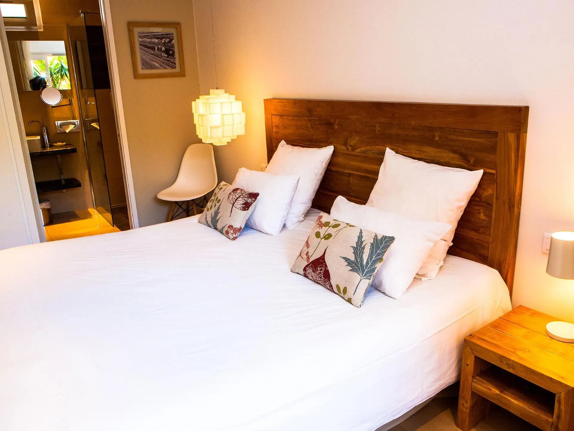 Bedroom, Bed in Hôtel La Caravelle