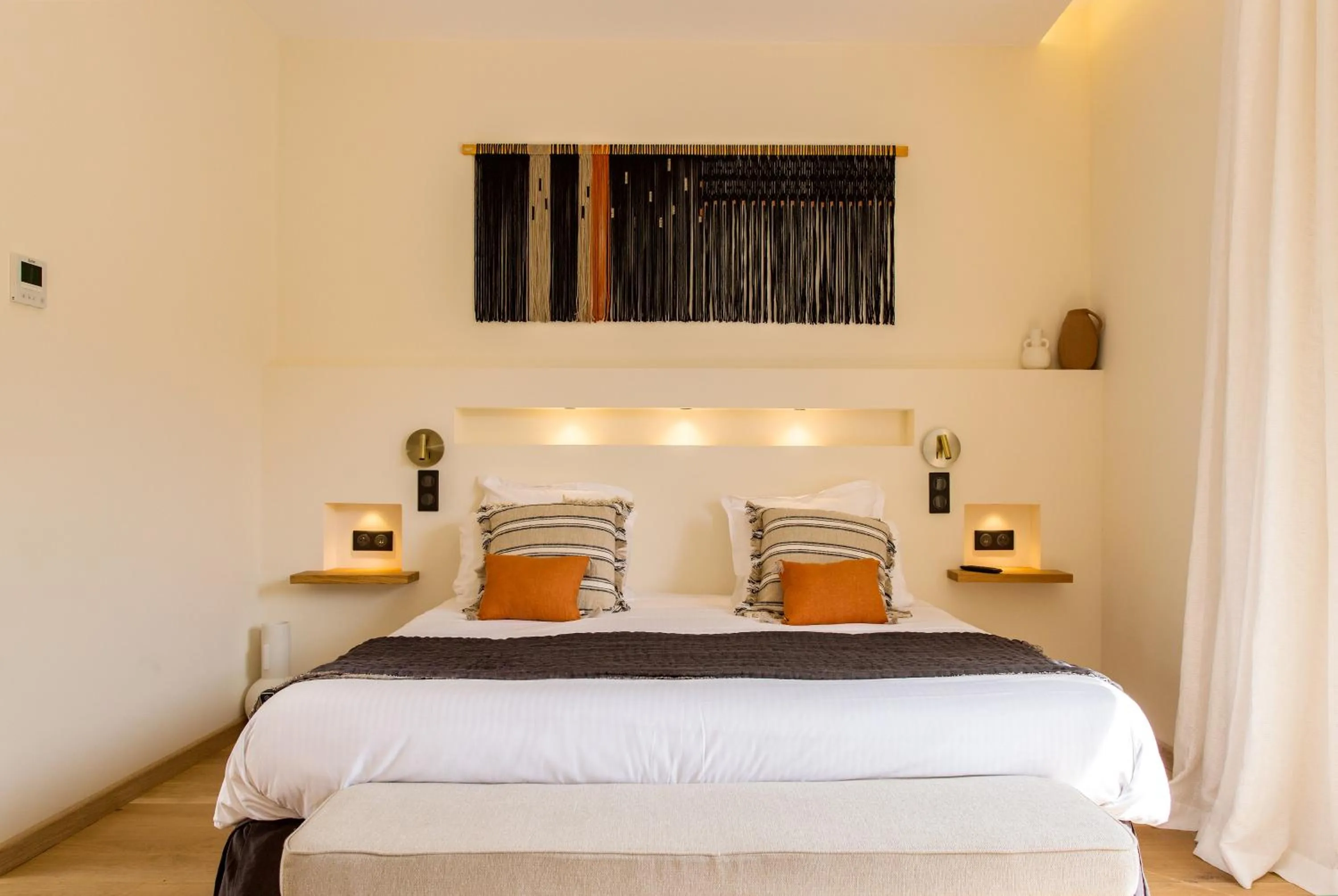 Bedroom, Bed in Hôtel La Caravelle