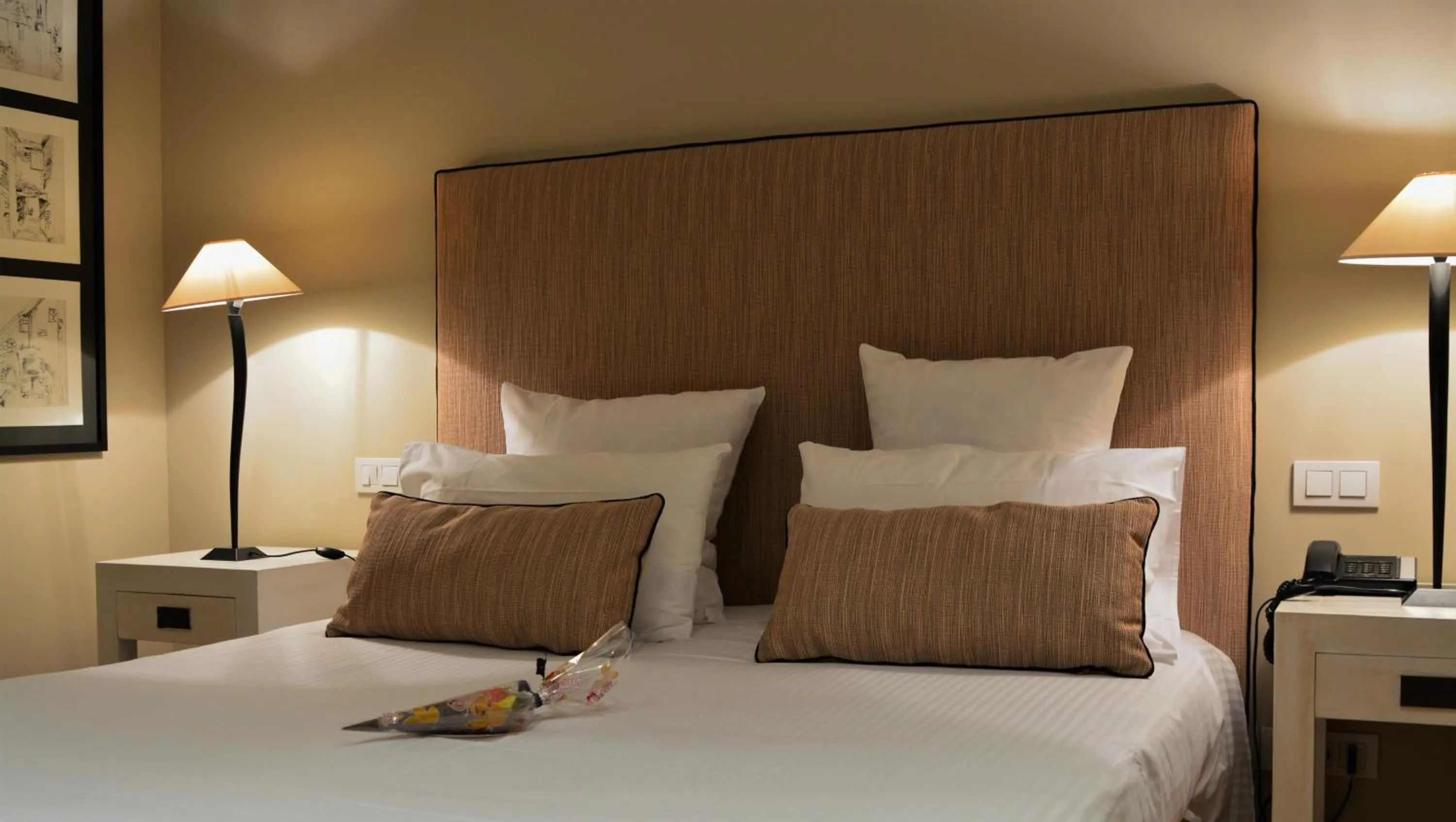 Photo of the whole room, Bed in Hôtel La Caravelle