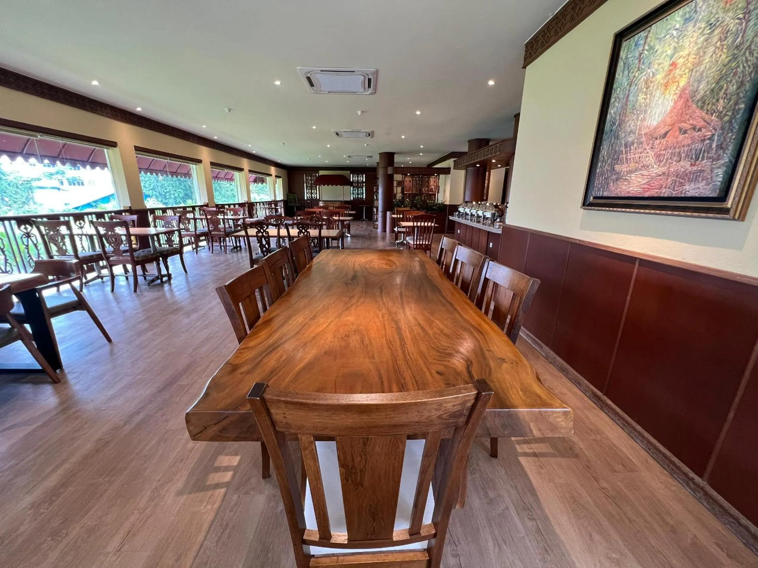 Restaurant/places to eat in The Borneo Hotel