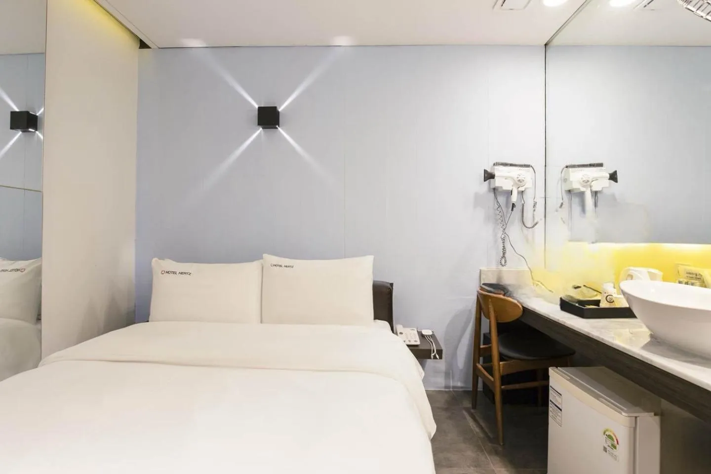 Photo of the whole room, Bed in HERTZ Hotel