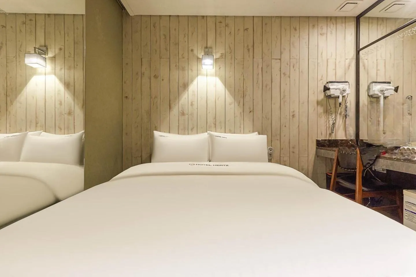 Photo of the whole room, Bed in HERTZ Hotel