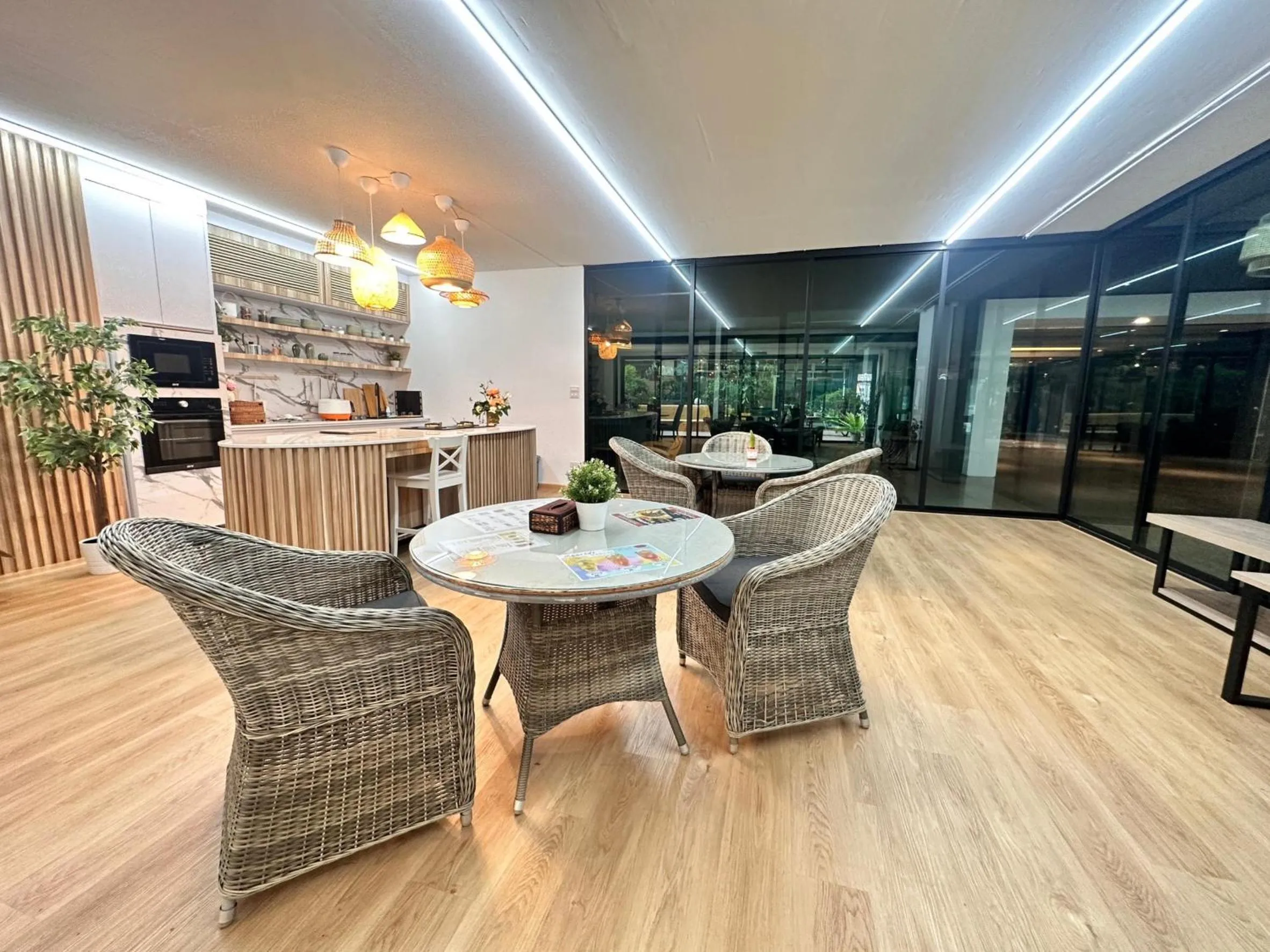 Restaurant/places to eat in Herma Hotel