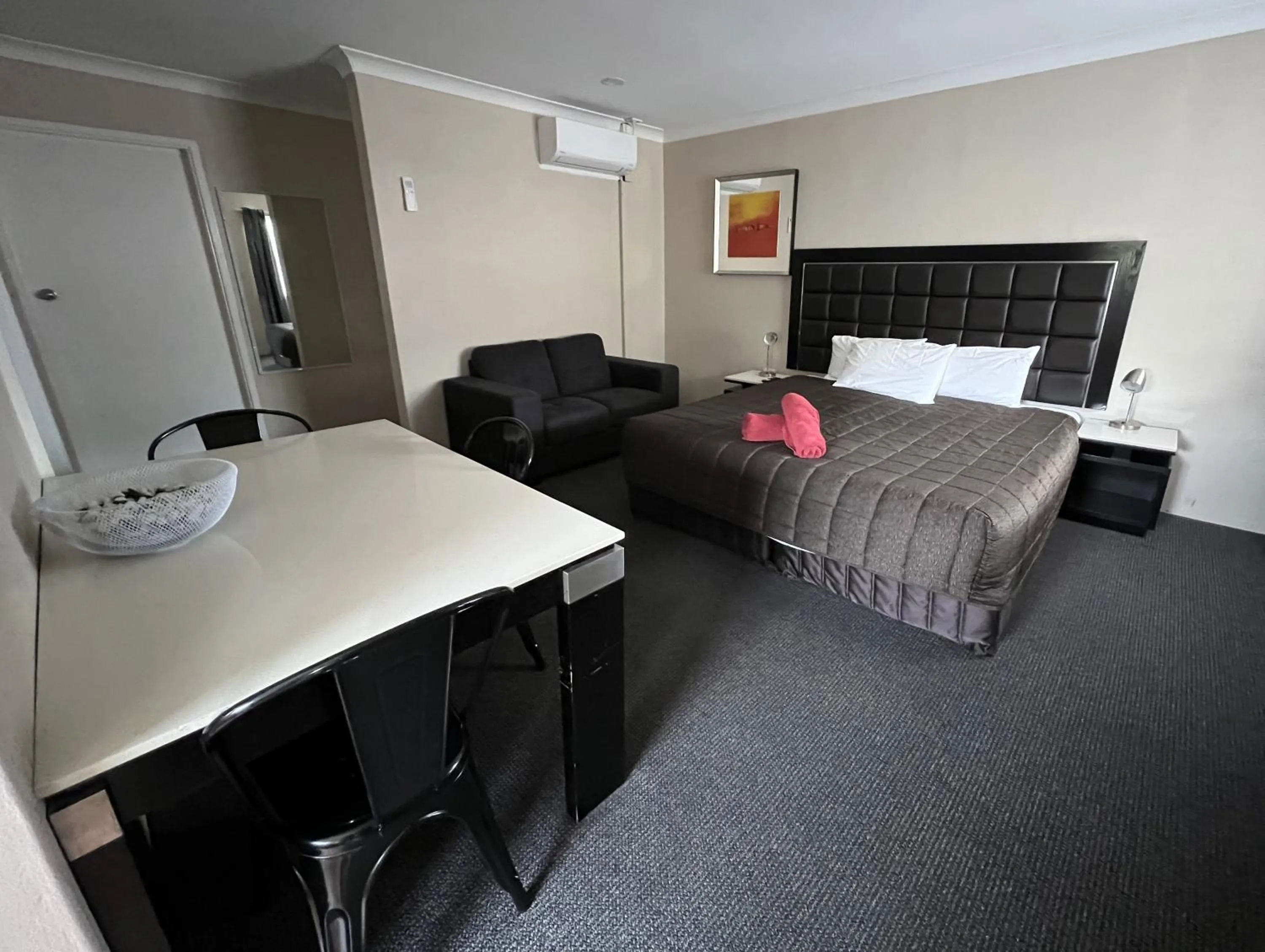 Bed in Almond Inn Motel