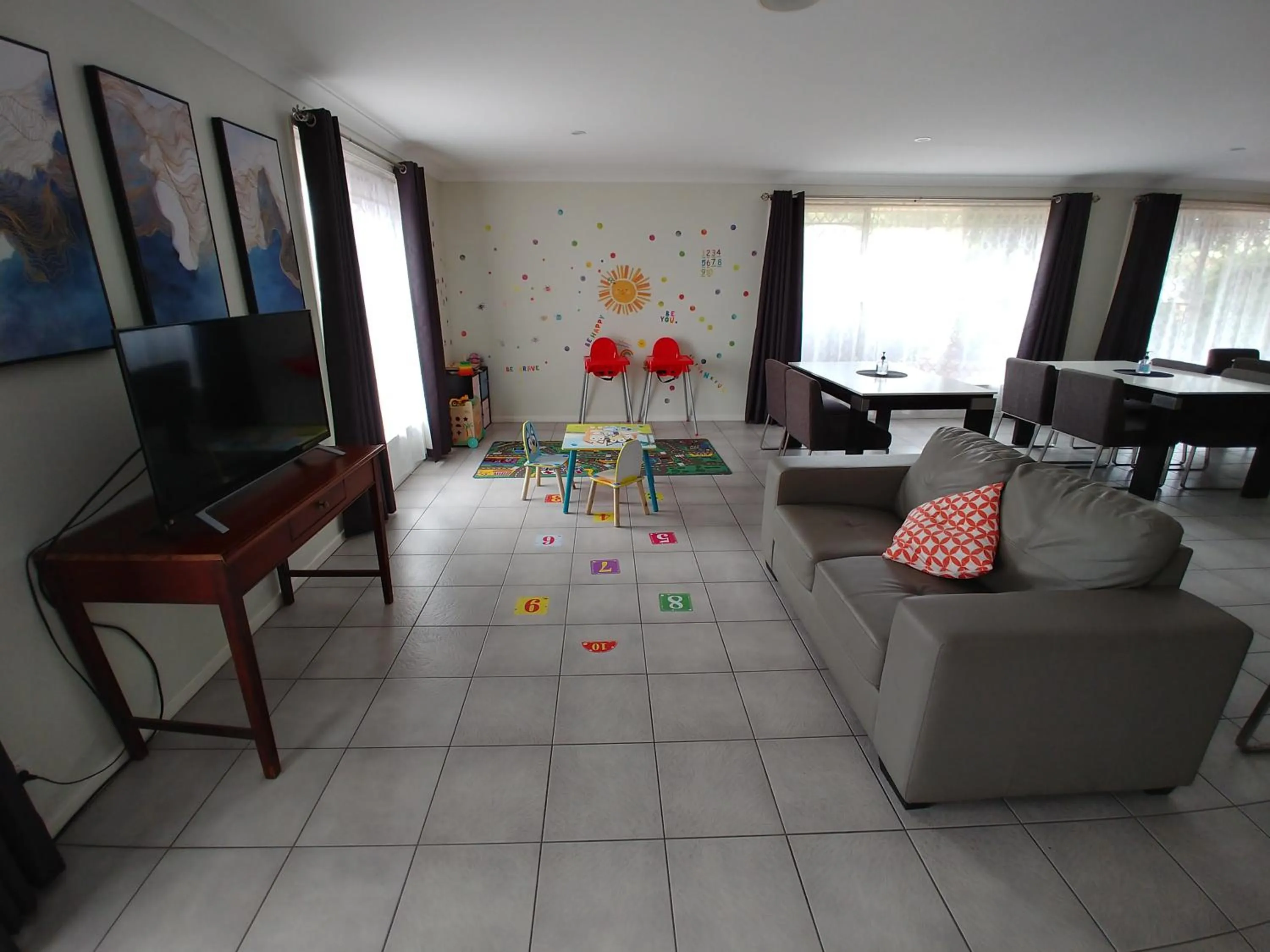 Breakfast in Almond Inn Motel