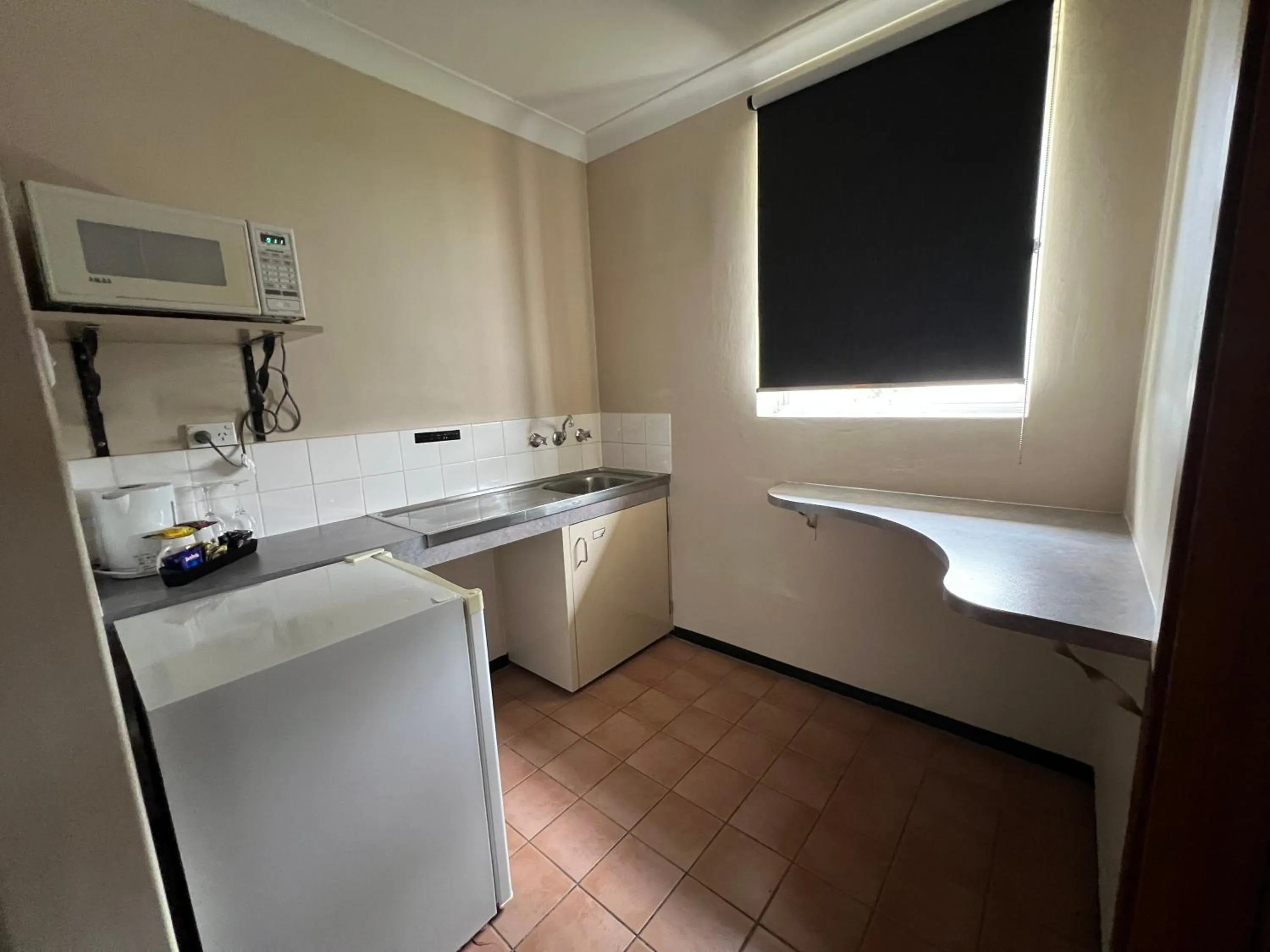 Bed in Almond Inn Motel