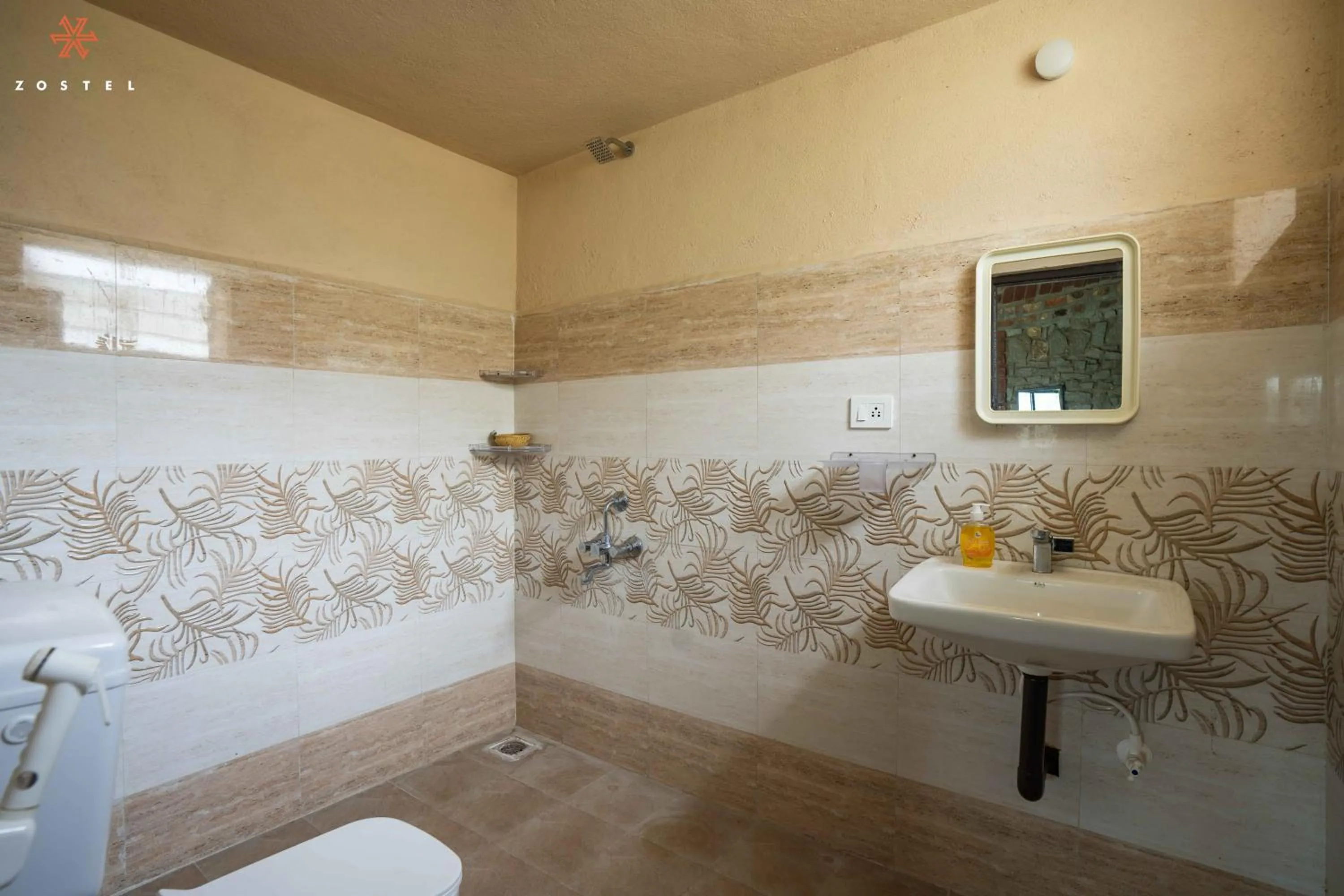 Shower in Zostel Hampi (Gangavathi)