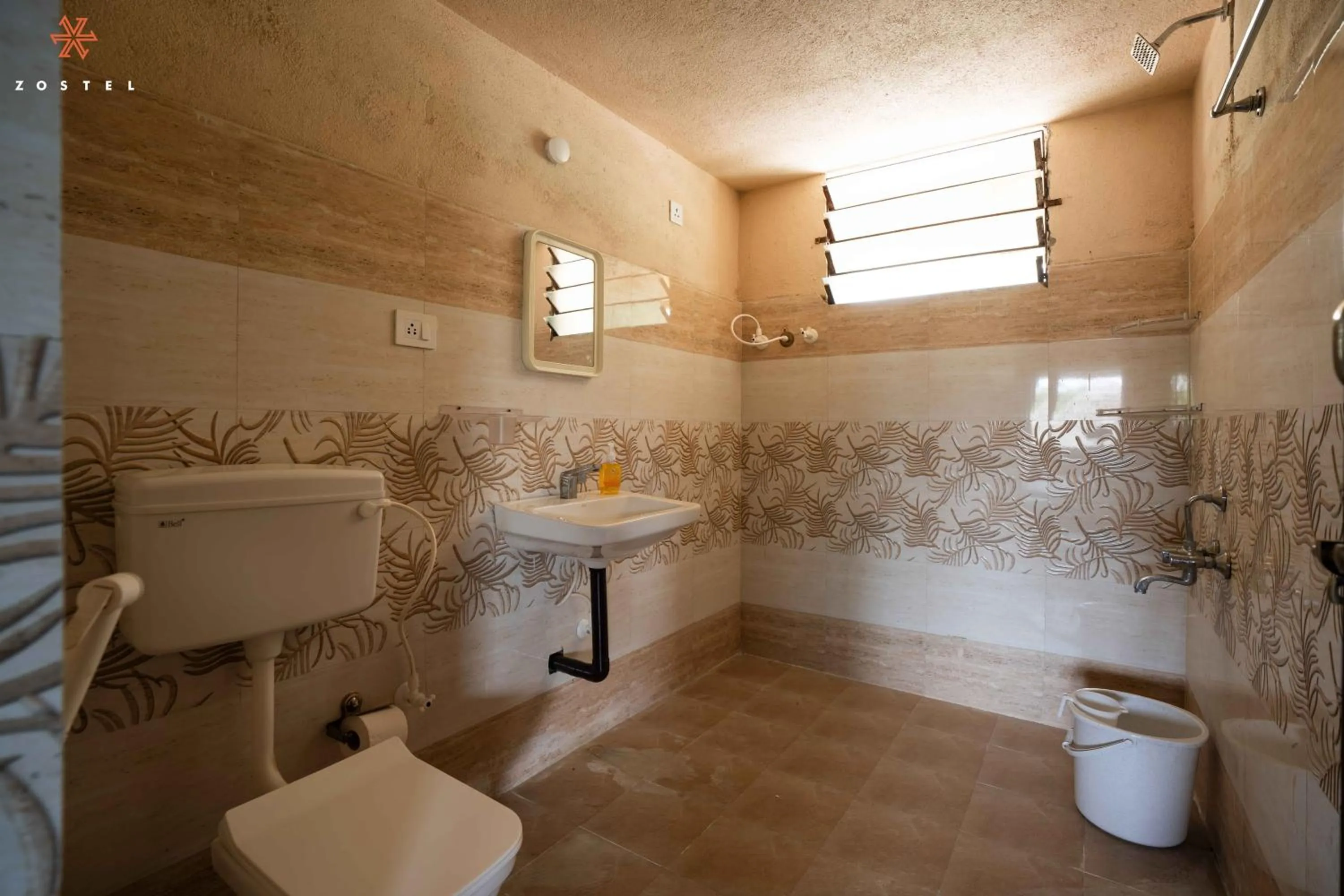 Shower in Zostel Hampi (Gangavathi)