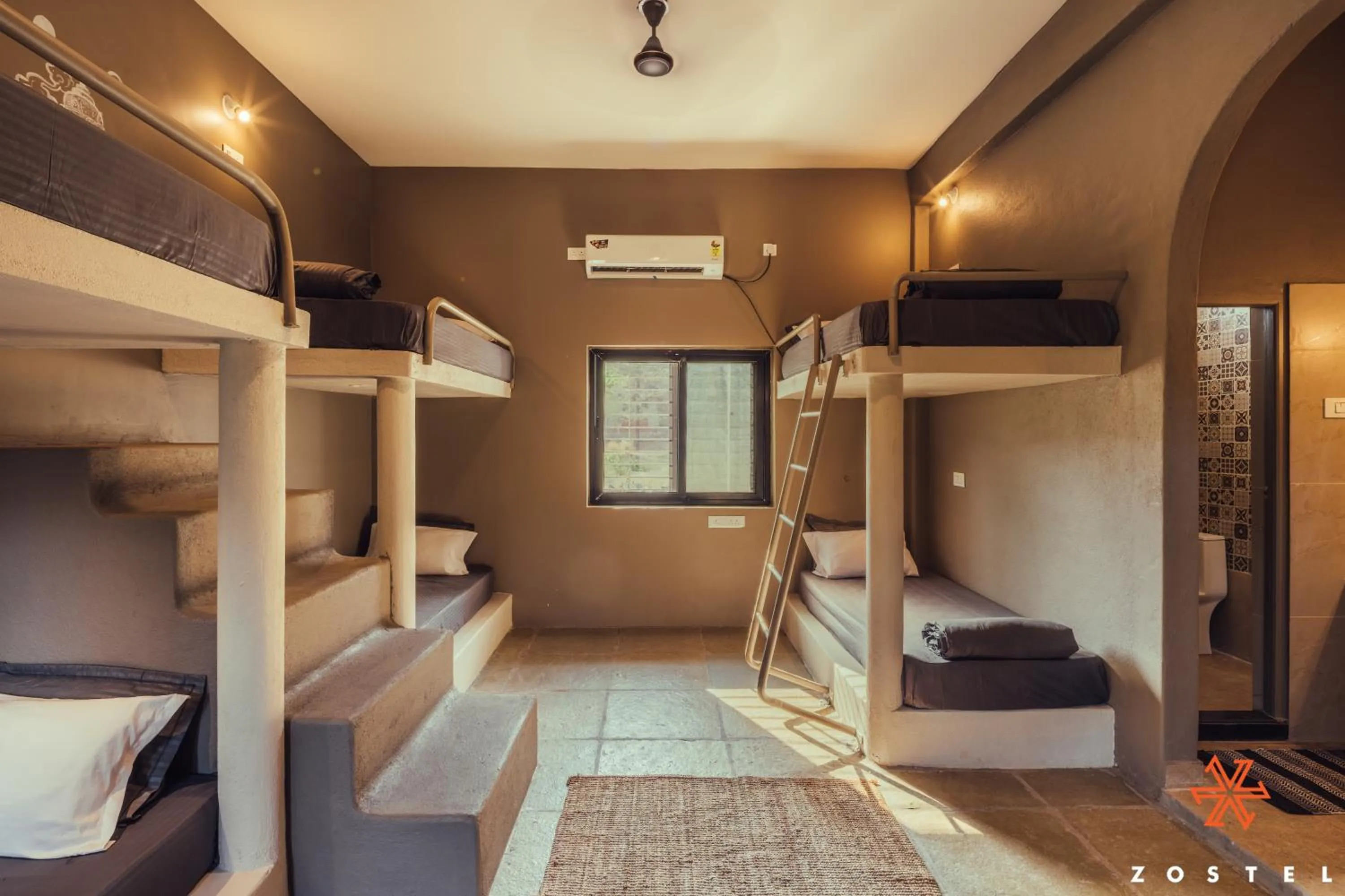 Photo of the whole room, Bed in Zostel Hampi, Gangavathi