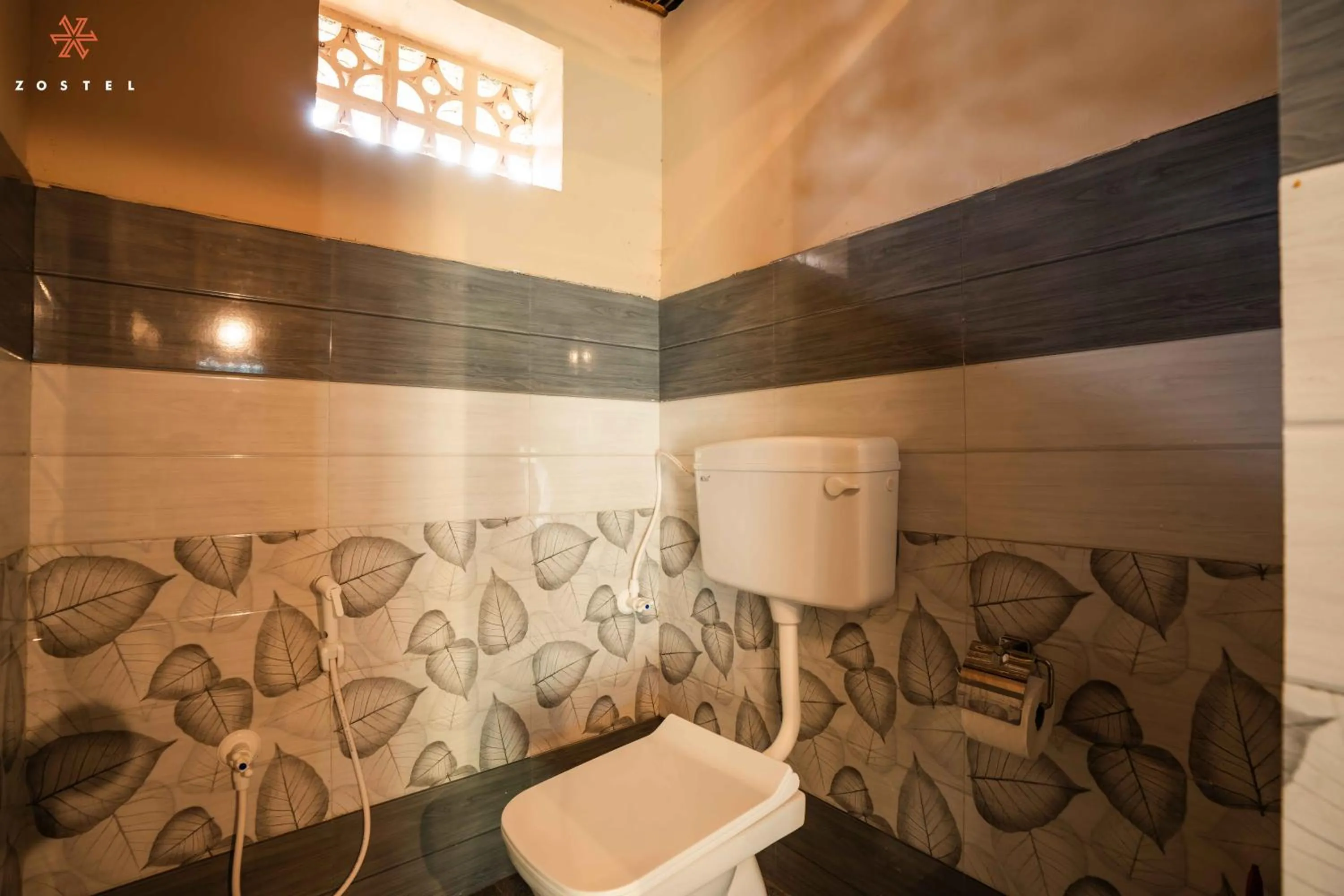 Shower in Zostel Hampi (Gangavathi)