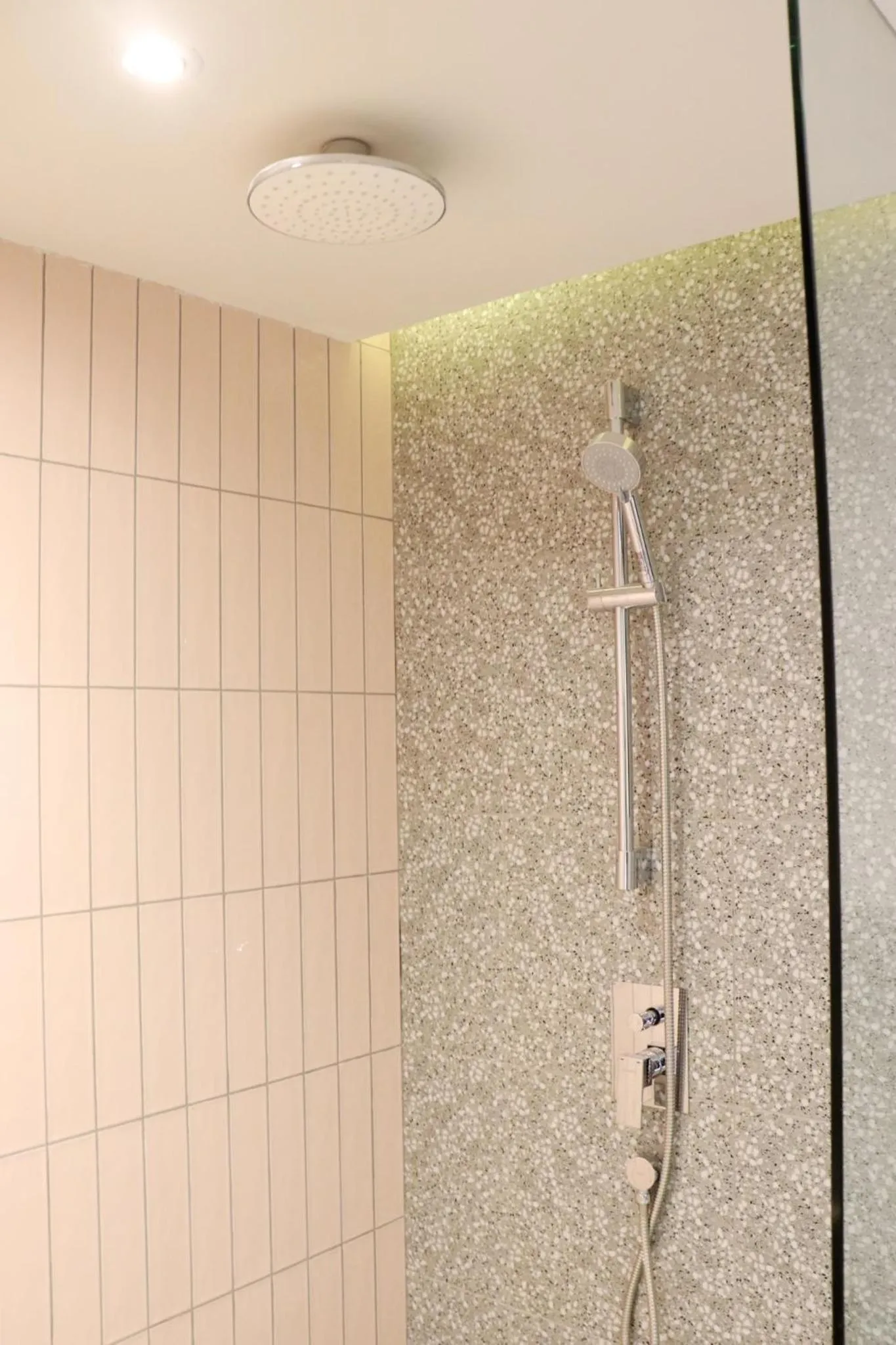 Shower in The Quarter Ratchathewi by UHG