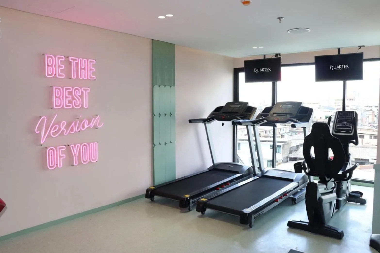 Fitness centre/facilities in The Quarter Ratchathewi by UHG