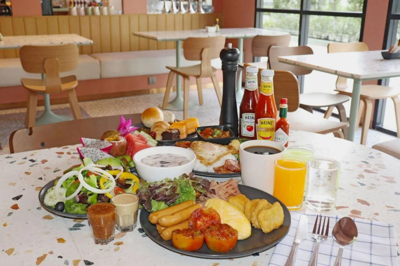 Restaurant/places to eat in The Quarter Ratchathewi by UHG