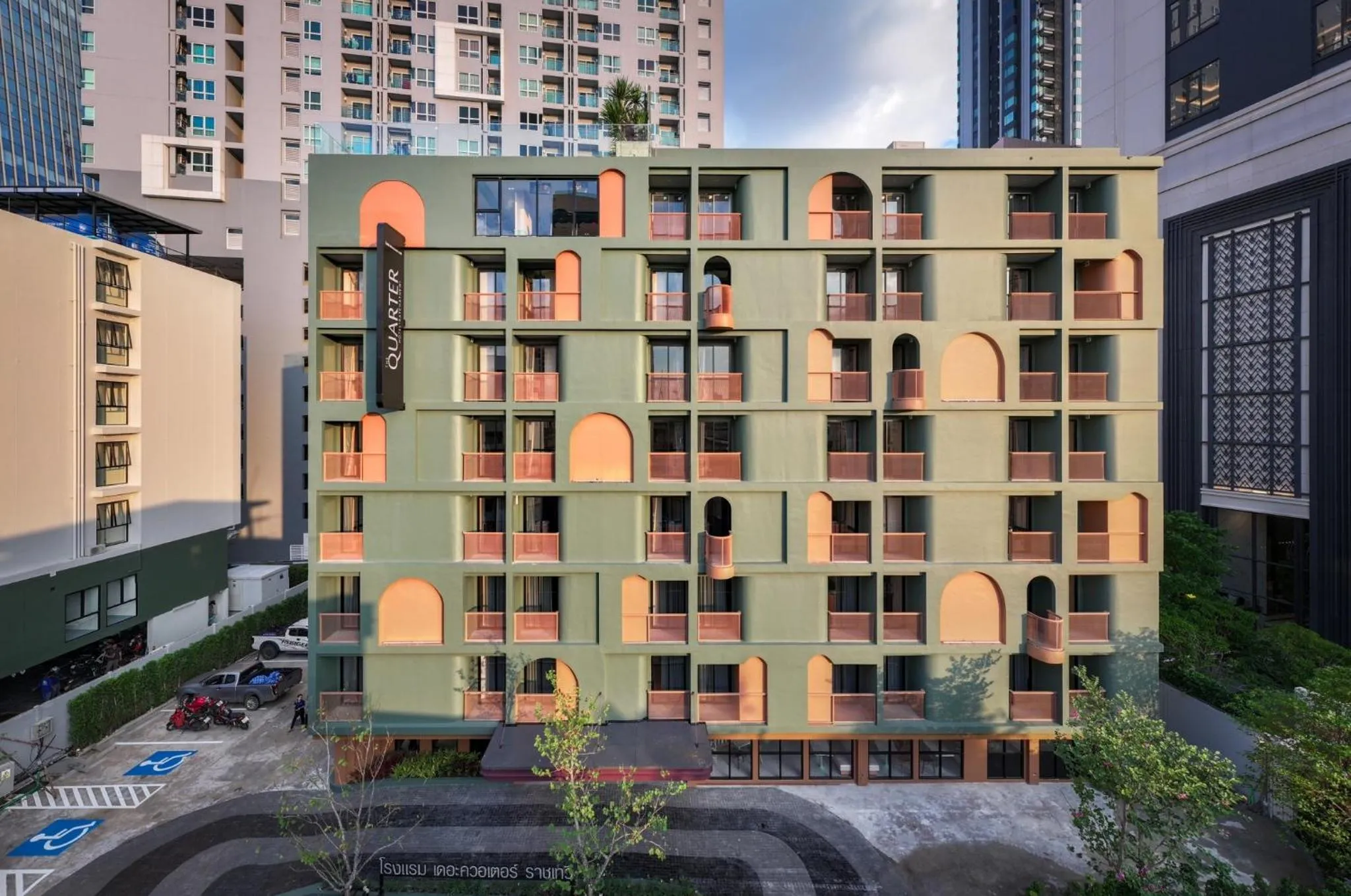 Property building in The Quarter Ratchathewi by UHG