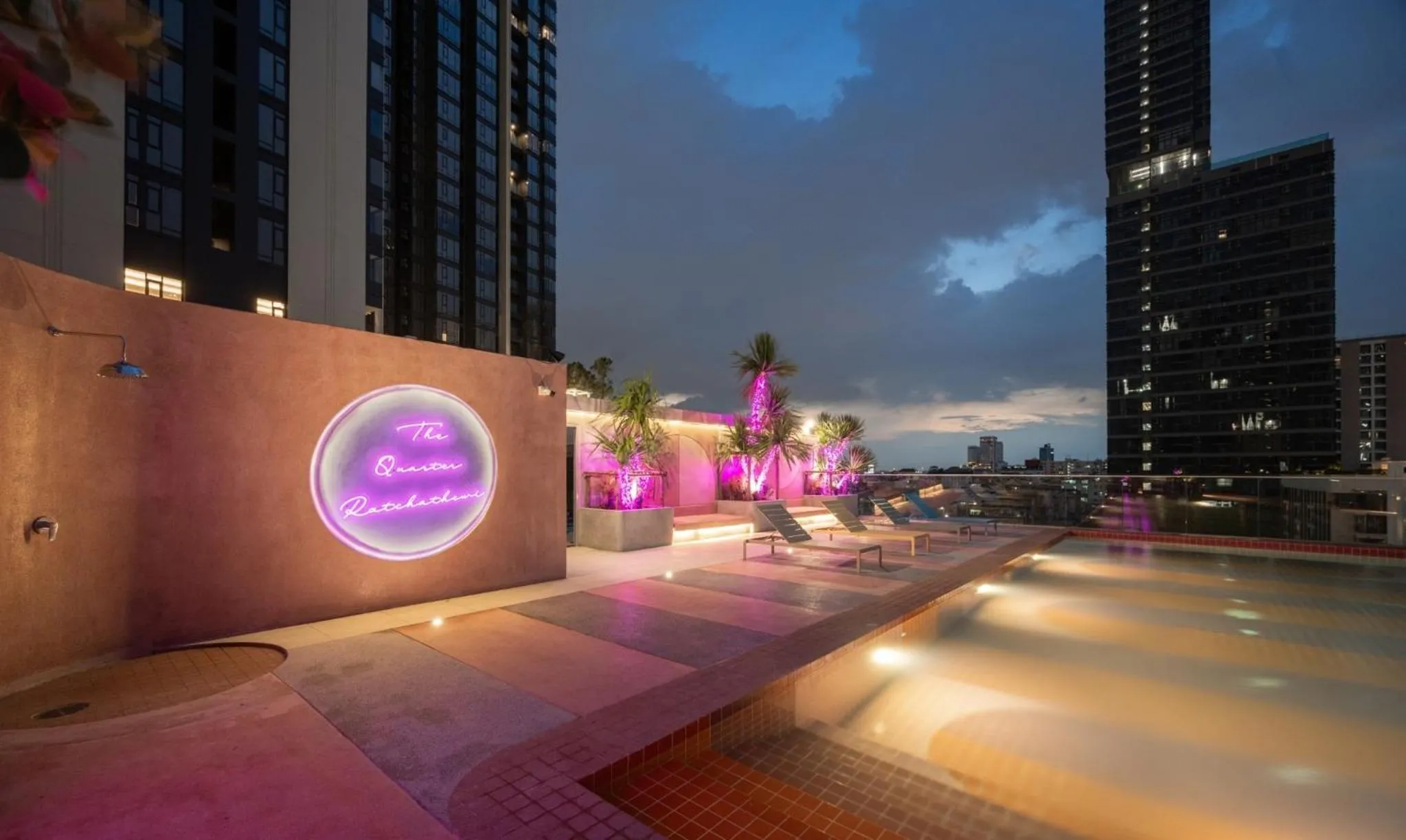 Night in The Quarter Ratchathewi by UHG