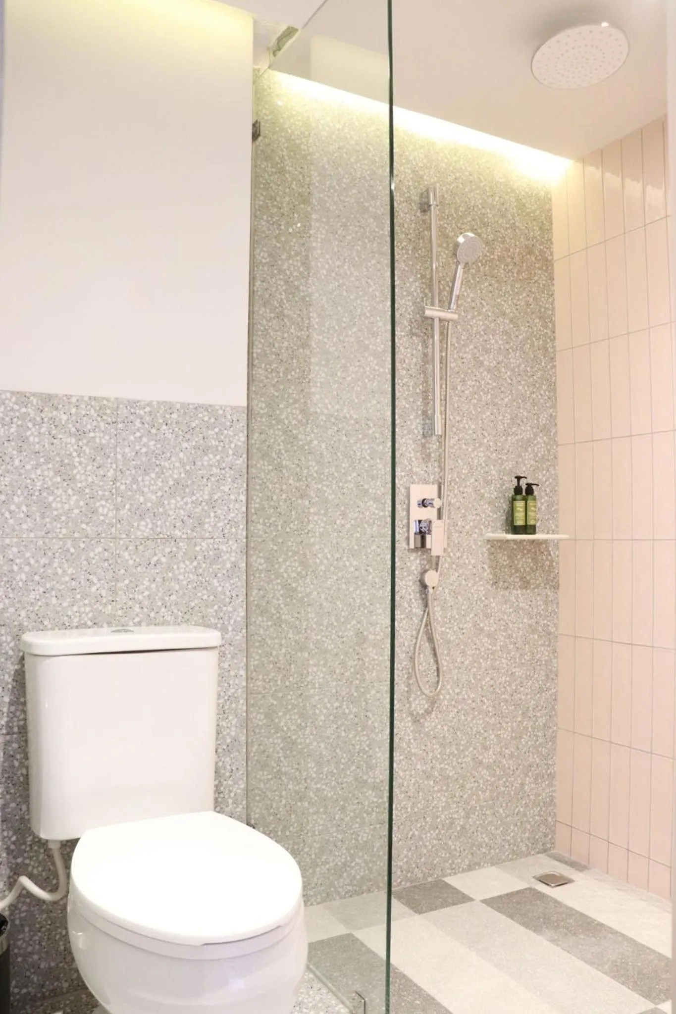 Shower in The Quarter Ratchathewi by UHG