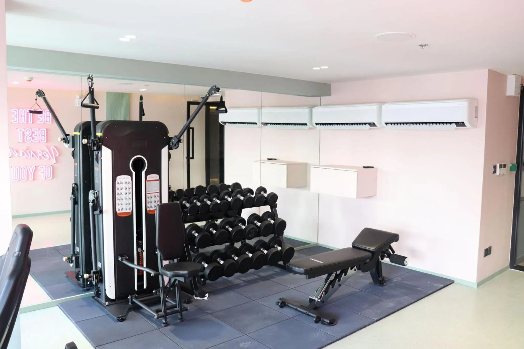 Fitness centre/facilities in The Quarter Ratchathewi by UHG