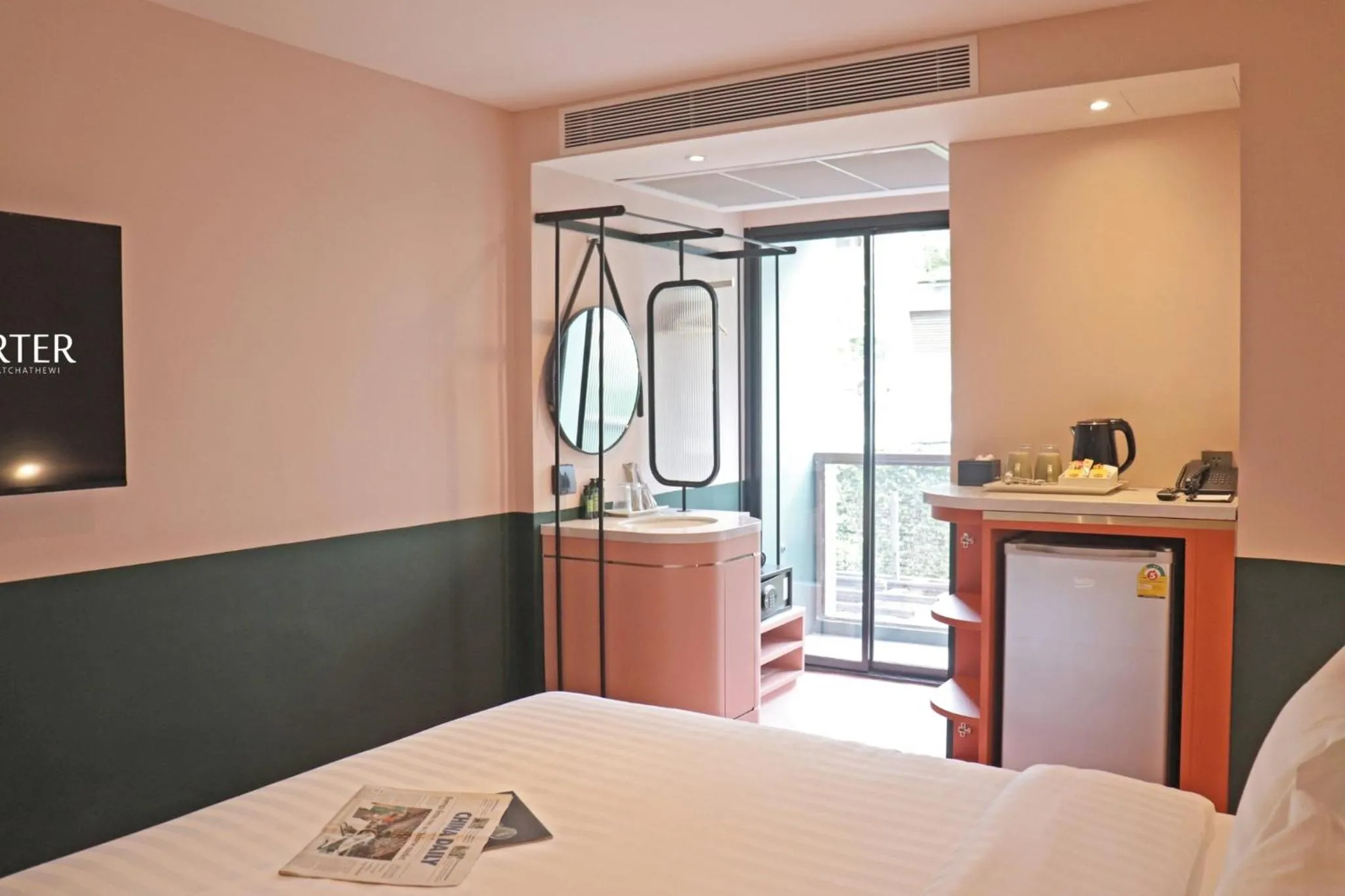 Coffee/tea facilities, Bed in The Quarter Ratchathewi by UHG