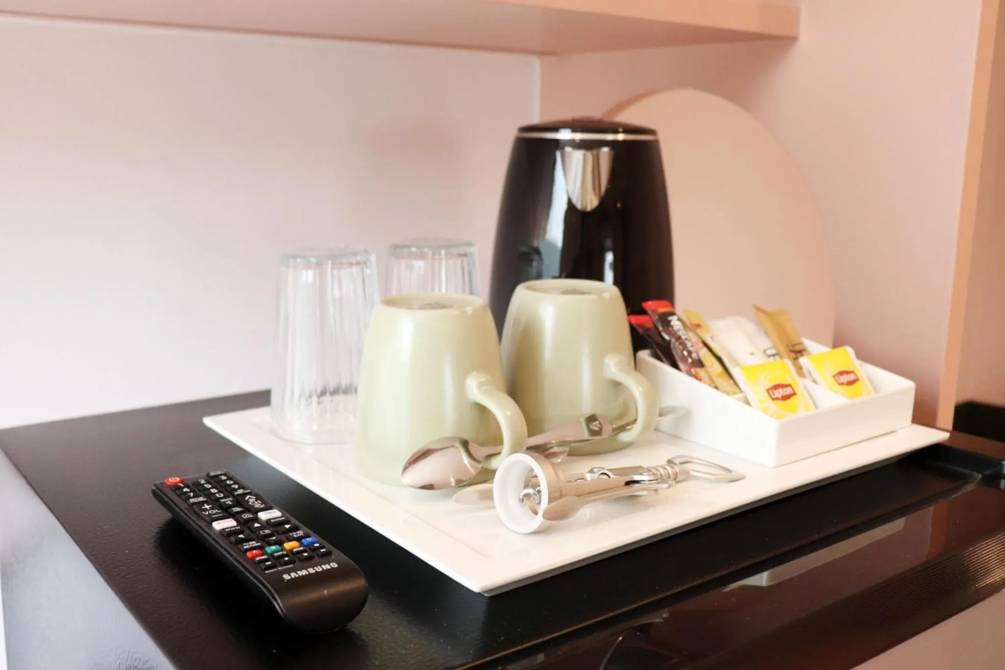 Coffee/tea facilities in The Quarter Ratchathewi by UHG