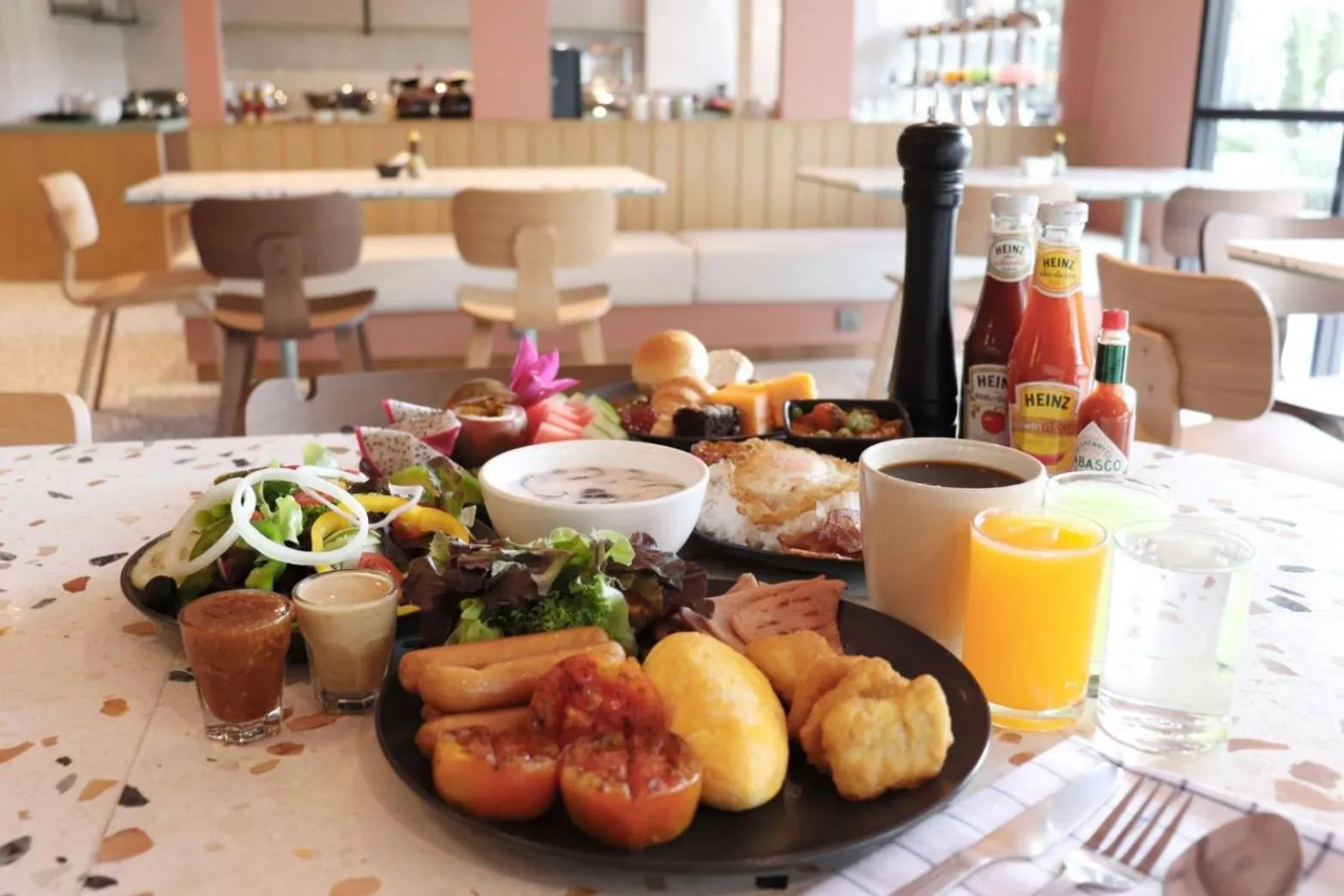 Restaurant/places to eat in The Quarter Ratchathewi by UHG