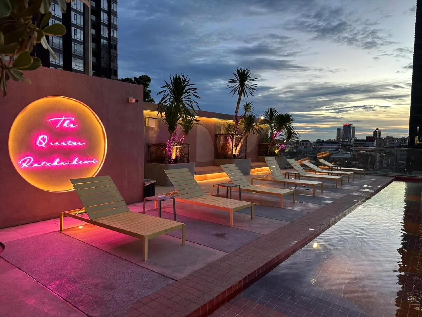 Swimming pool in The Quarter Ratchathewi by UHG
