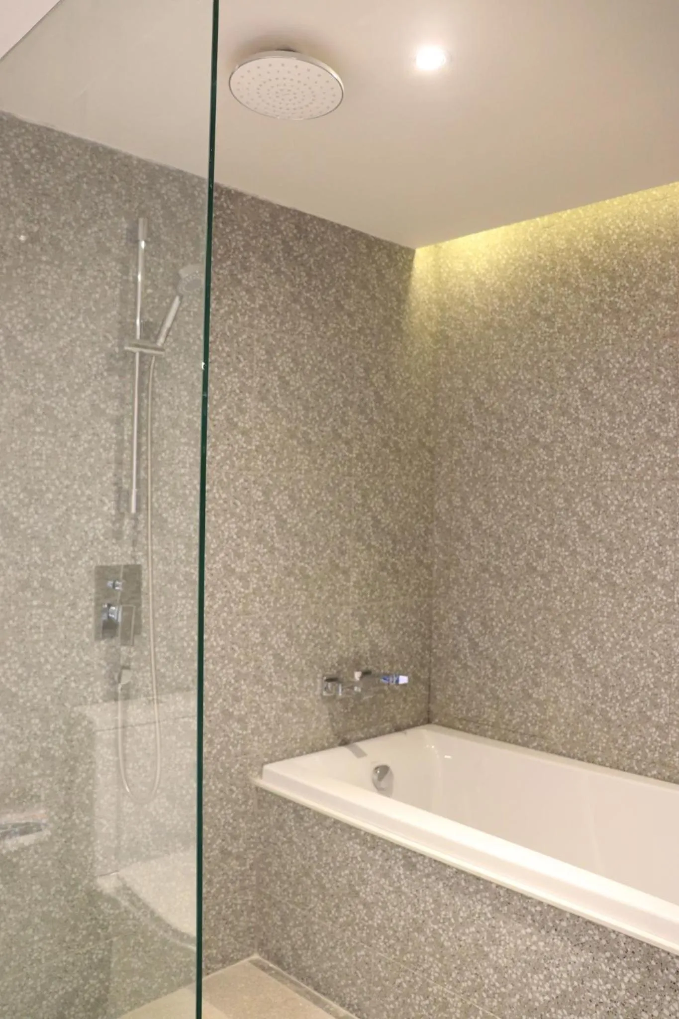 Bath in The Quarter Ratchathewi by UHG