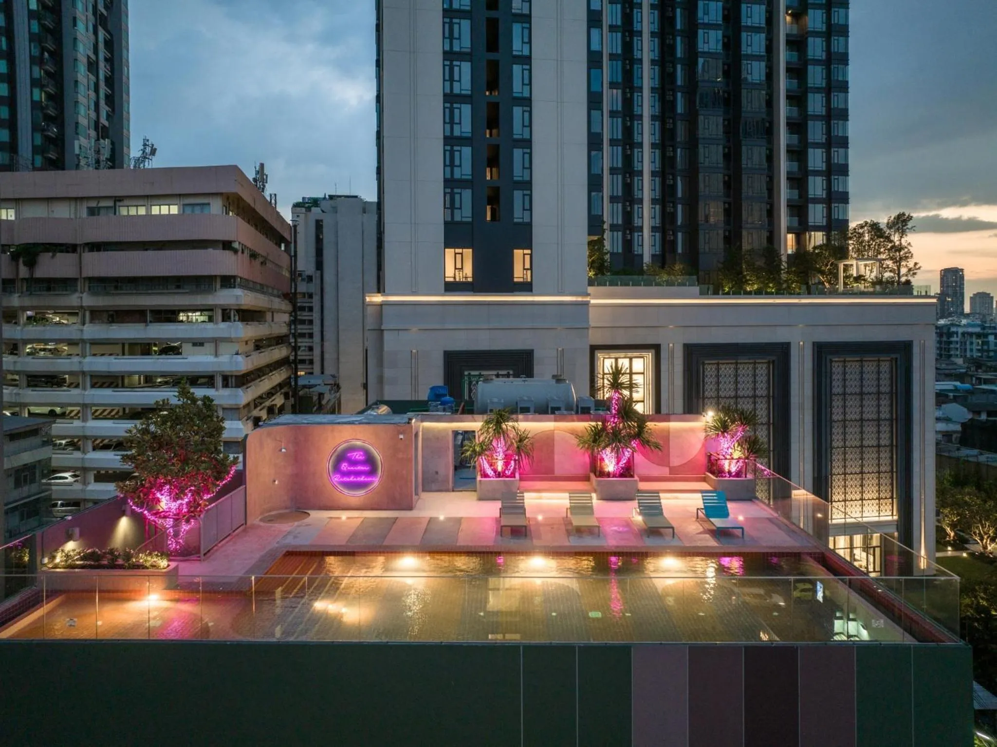 Night in The Quarter Ratchathewi by UHG