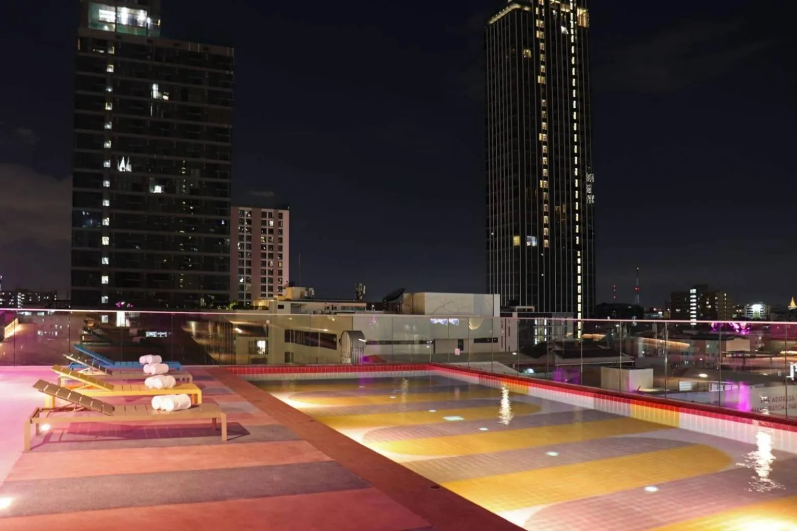 Night in The Quarter Ratchathewi by UHG