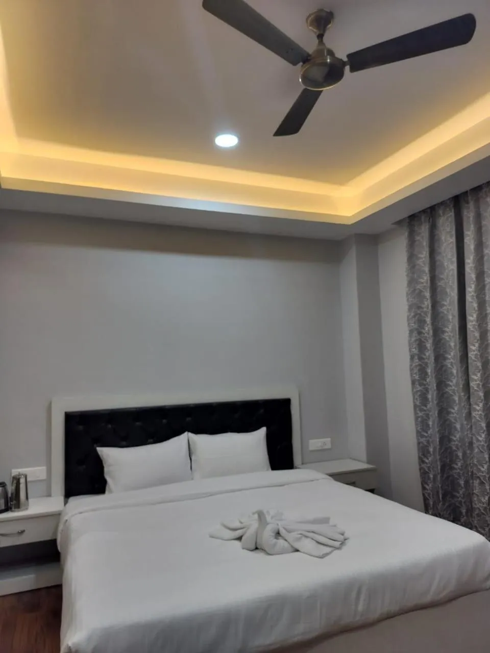 Property building in Dug Inn