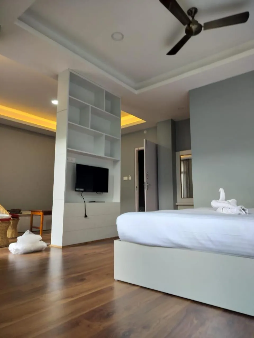 Communal lounge/ TV room in Dug Inn