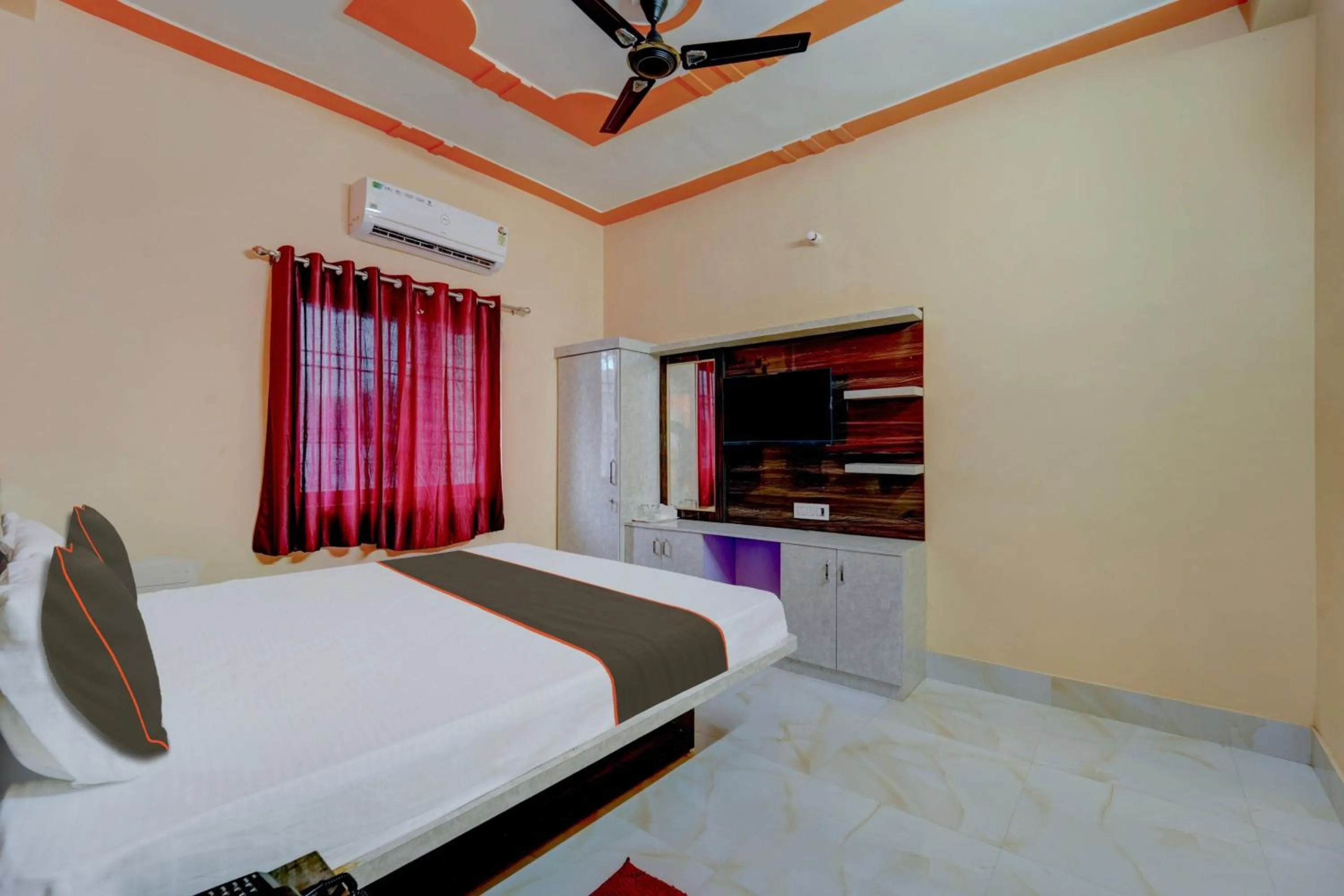 Bedroom, Bed in Super Hotel O Siddhi Vinayak Hotel & Banquets