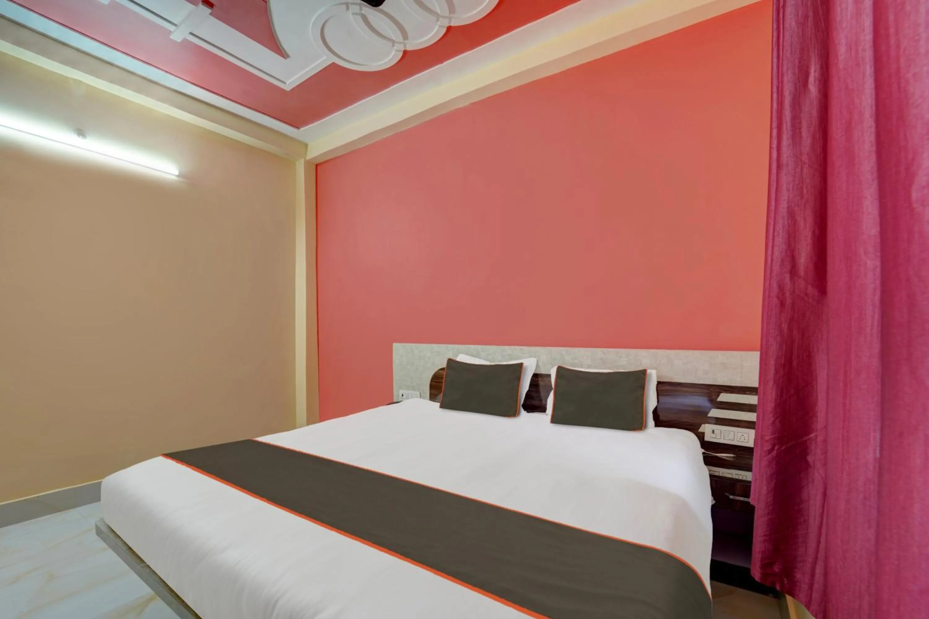 Standard Double Room - single occupancy in Hotel O Siddhi Vinayak Hotel & Banquets