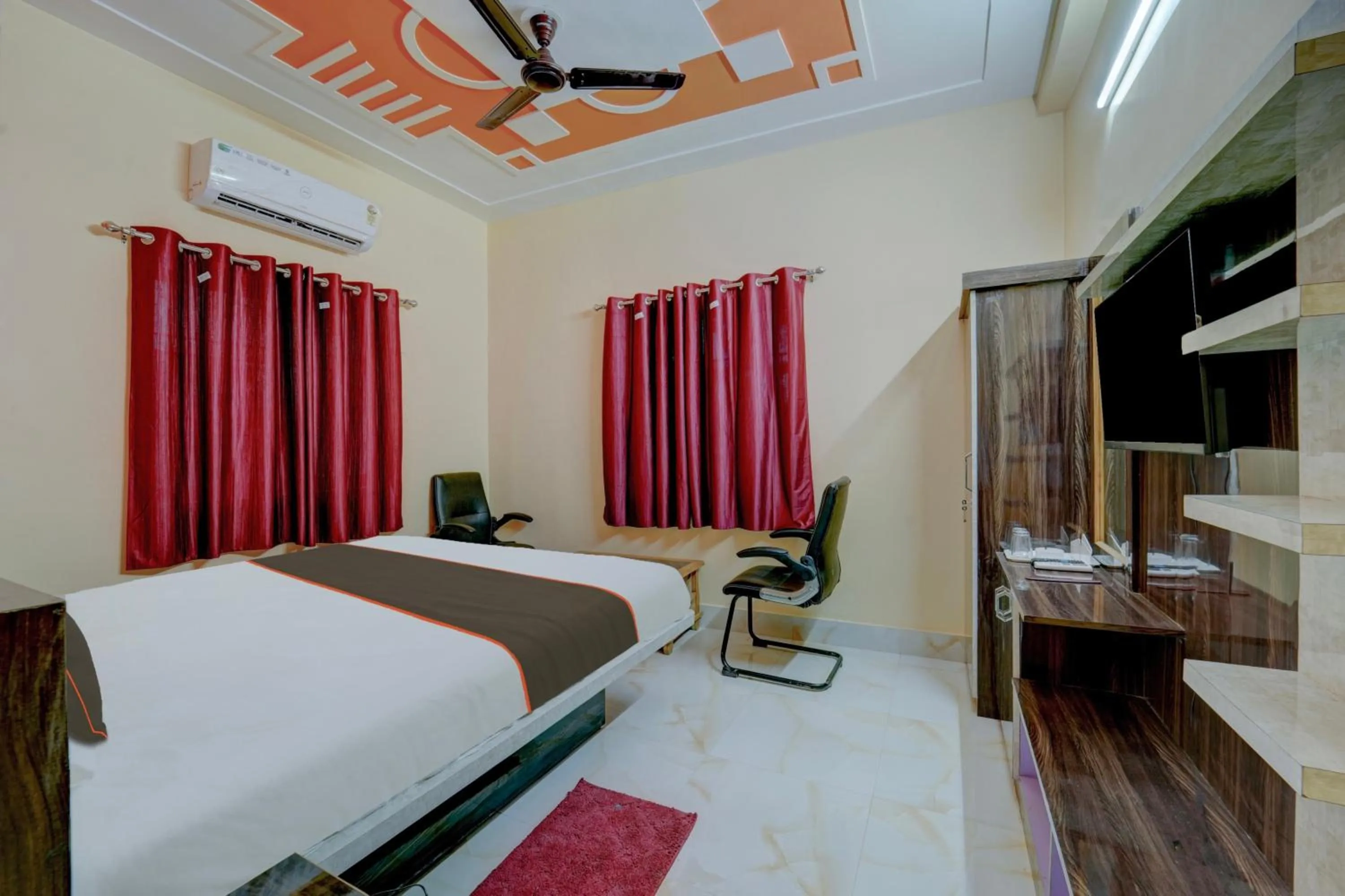Bedroom, Bed in Super Hotel O Siddhi Vinayak Hotel & Banquets