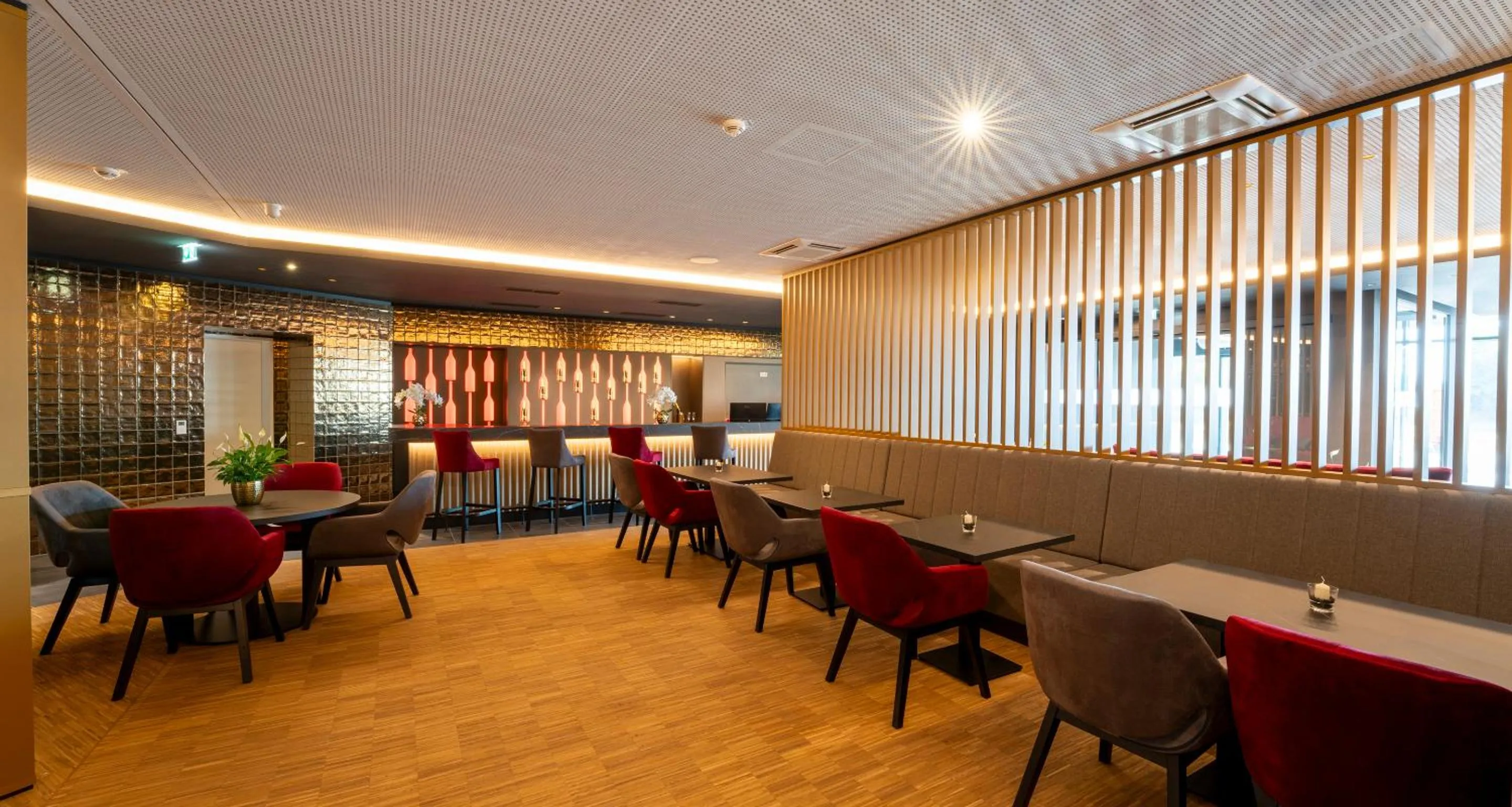 Lobby or reception in PLAZA INN Wiener Neustadt, BW Signature Collection