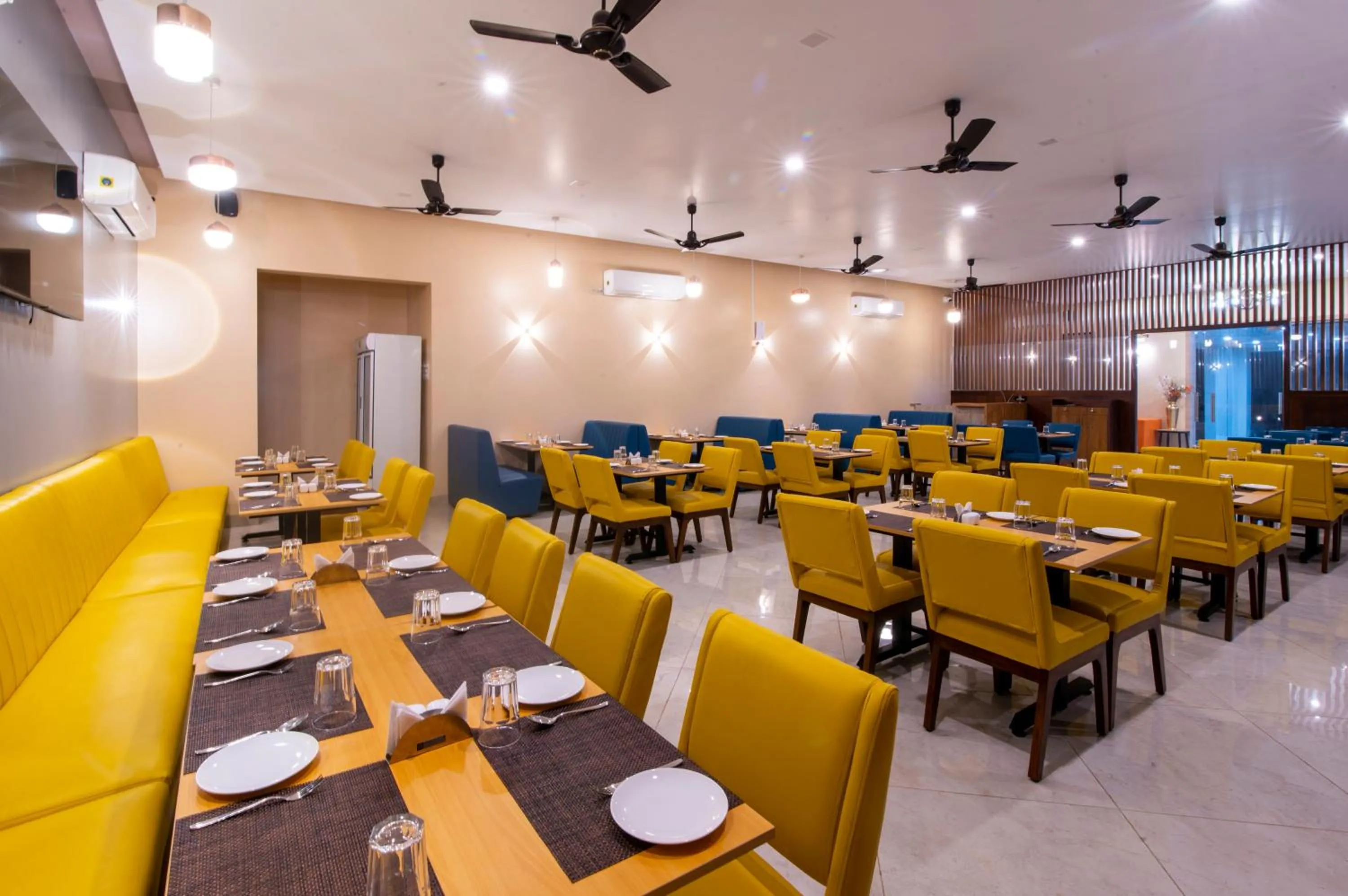 Restaurant/places to eat in Freesia Resort by Express Inn