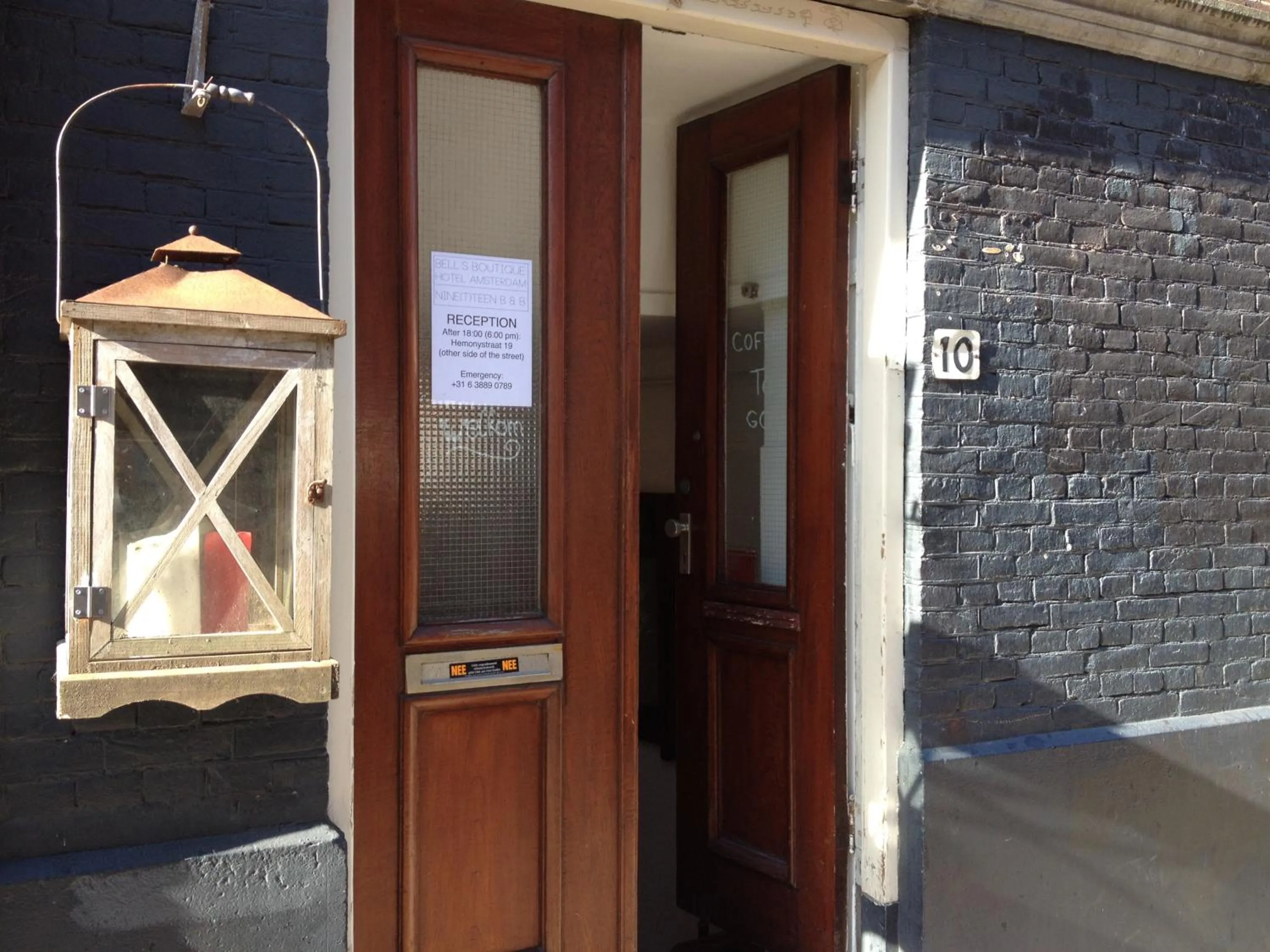 Restaurant/places to eat in Nine-T-Teen Bed and Boutique