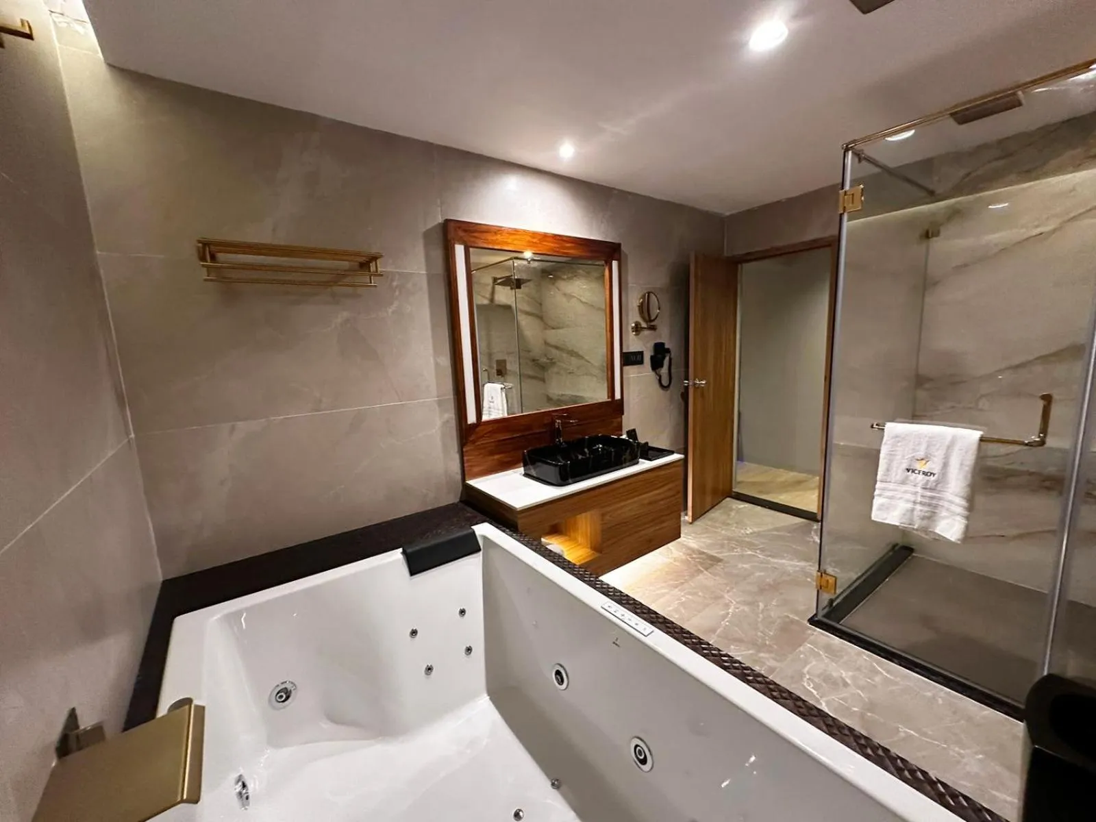 Shower, Bed in Viceroy Luxury Mountain Resort and Spa