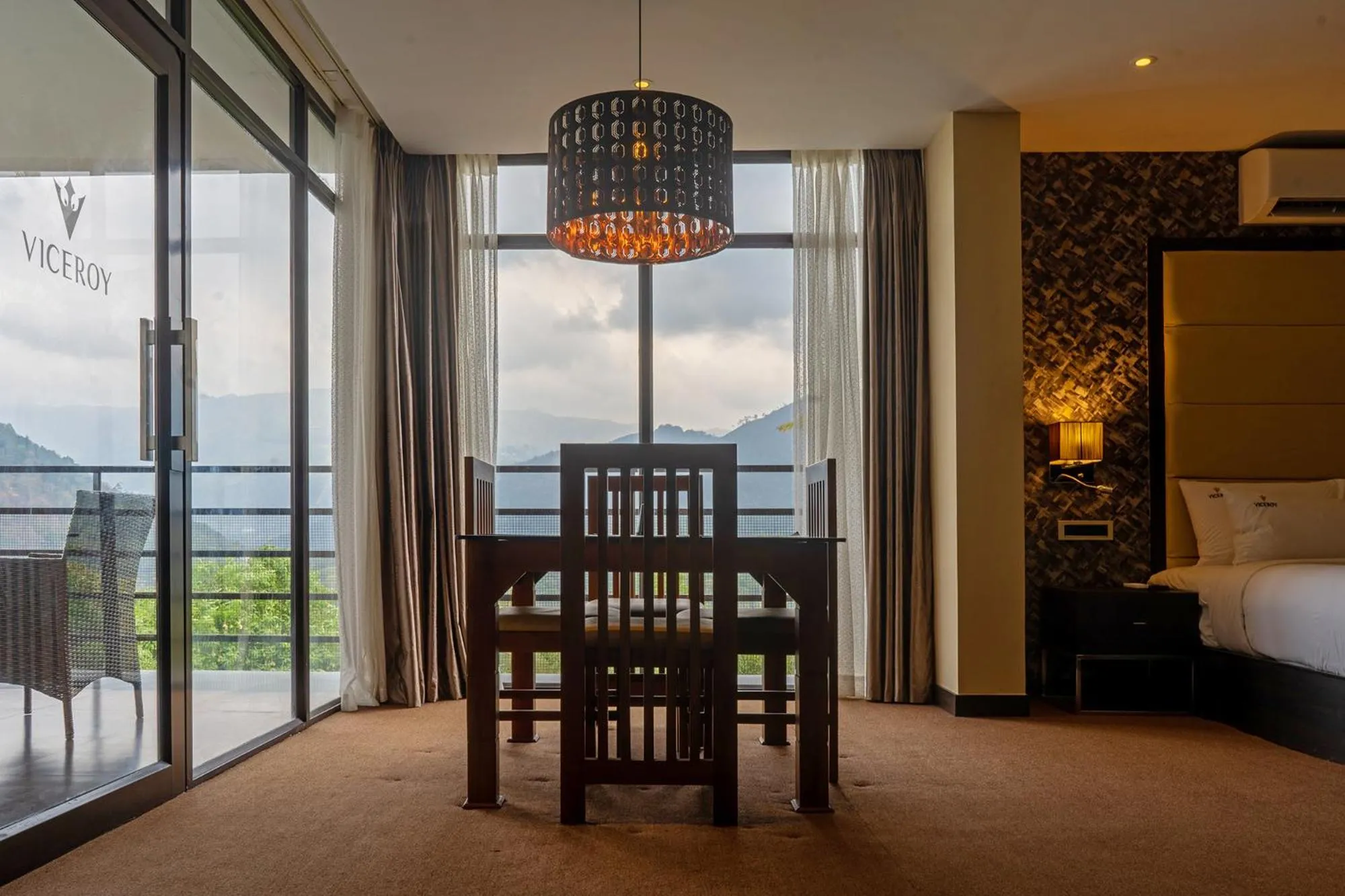 View (from property/room), Bed in Viceroy Luxury Mountain Resort and Spa