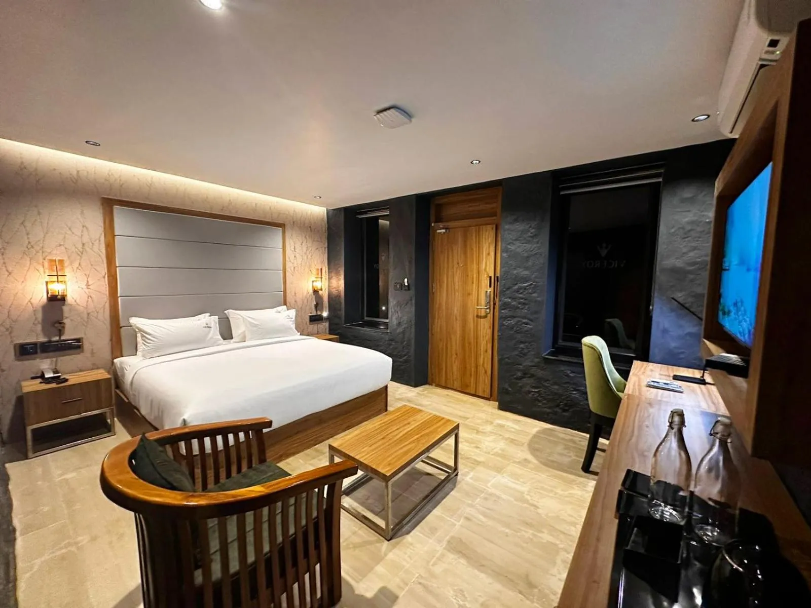 Photo of the whole room, Bed in Viceroy Luxury Mountain Resort and Spa