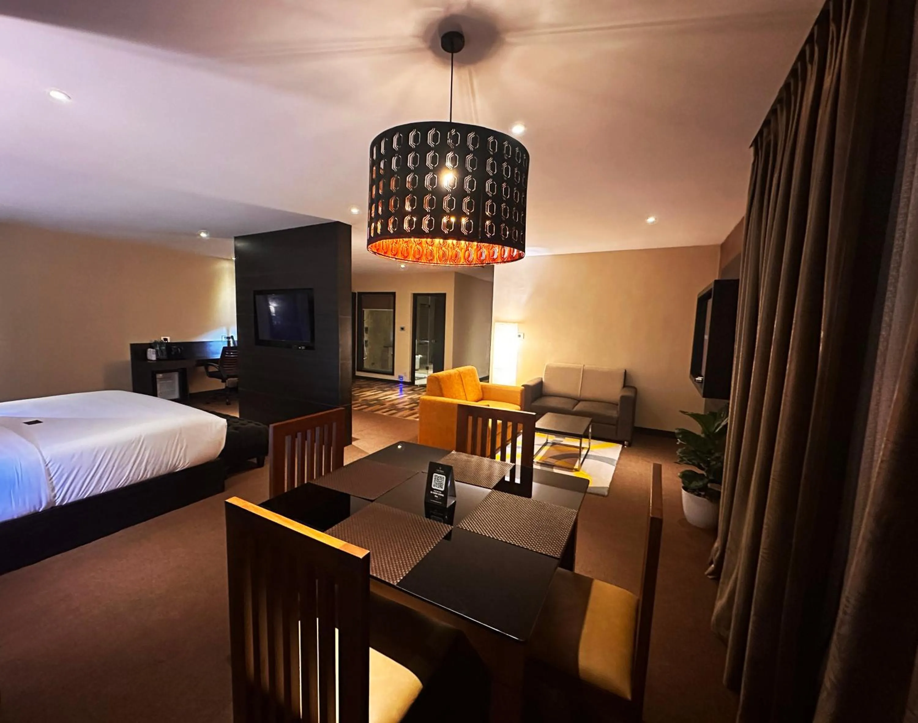 Dining area, Bed in Viceroy Luxury Mountain Resort and Spa