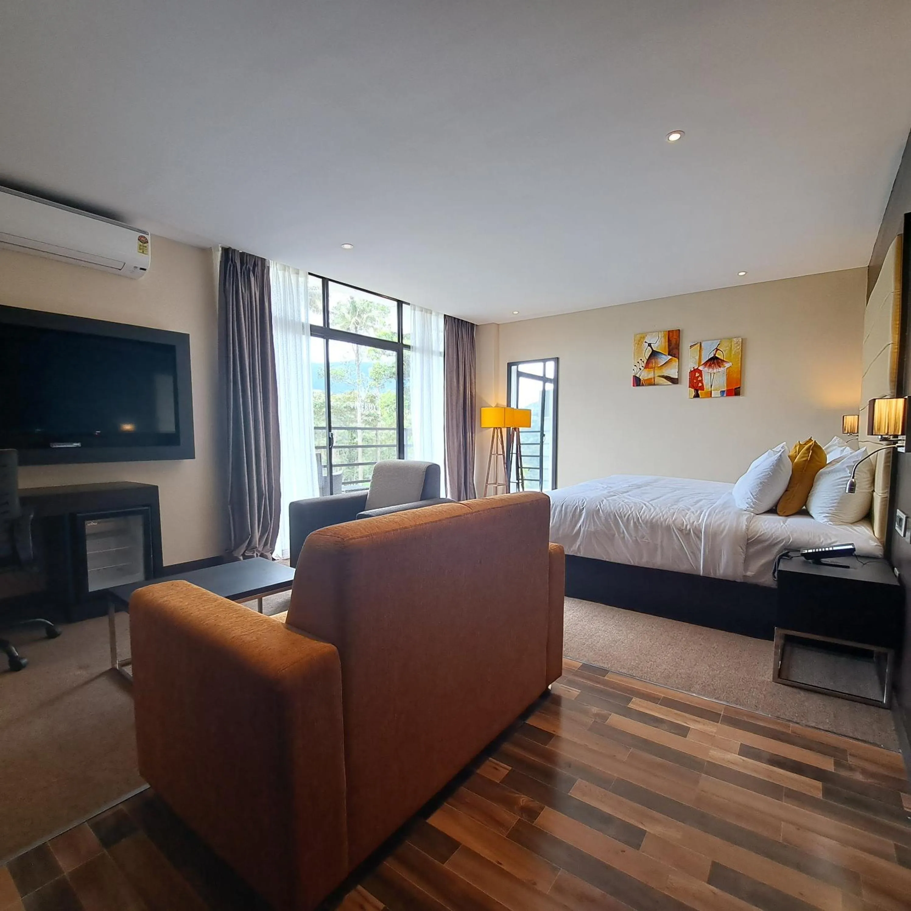 TV and multimedia, Bed in Viceroy Luxury Mountain Resort and Spa